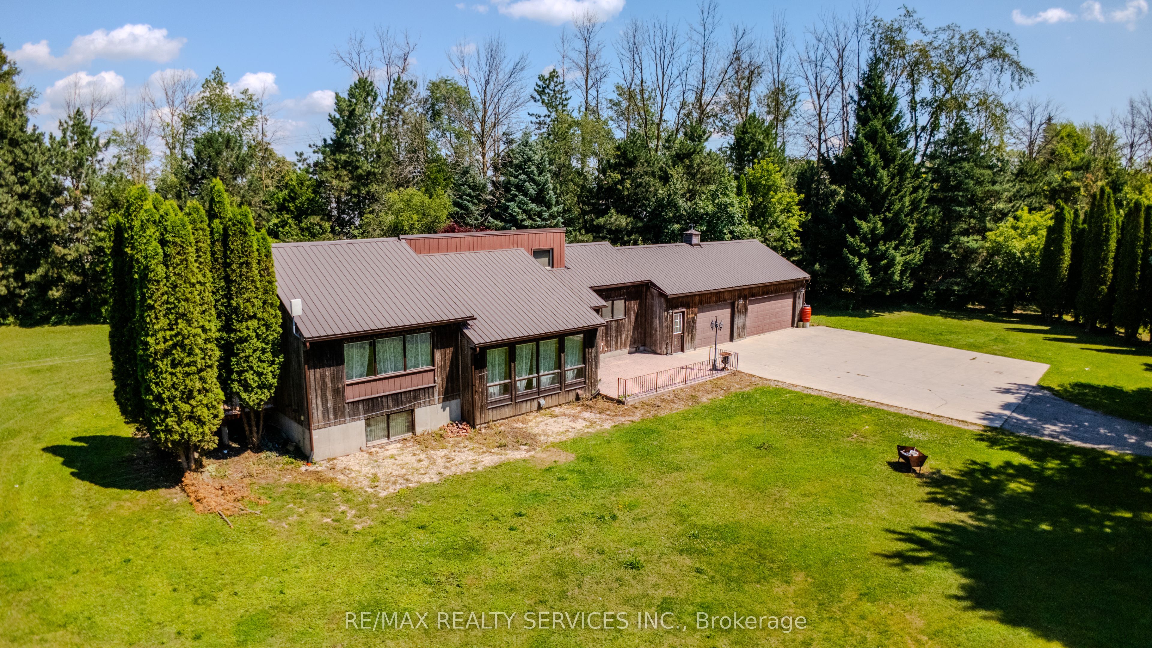 1045 Tremaine Avenue S, North Perth, ON N4W 3G9