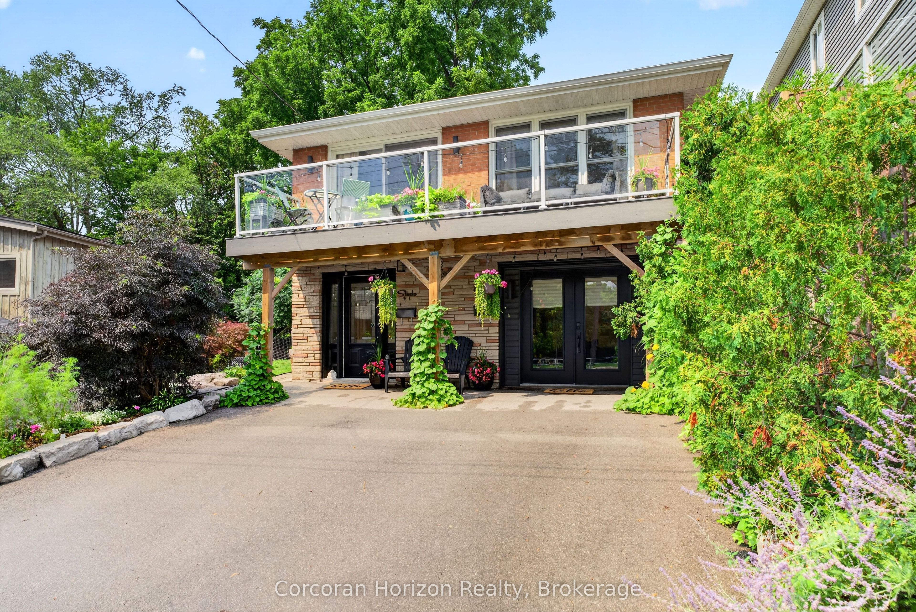 592 Aberdeen Avenue, Hamilton, ON L8P 2T1 photo 2