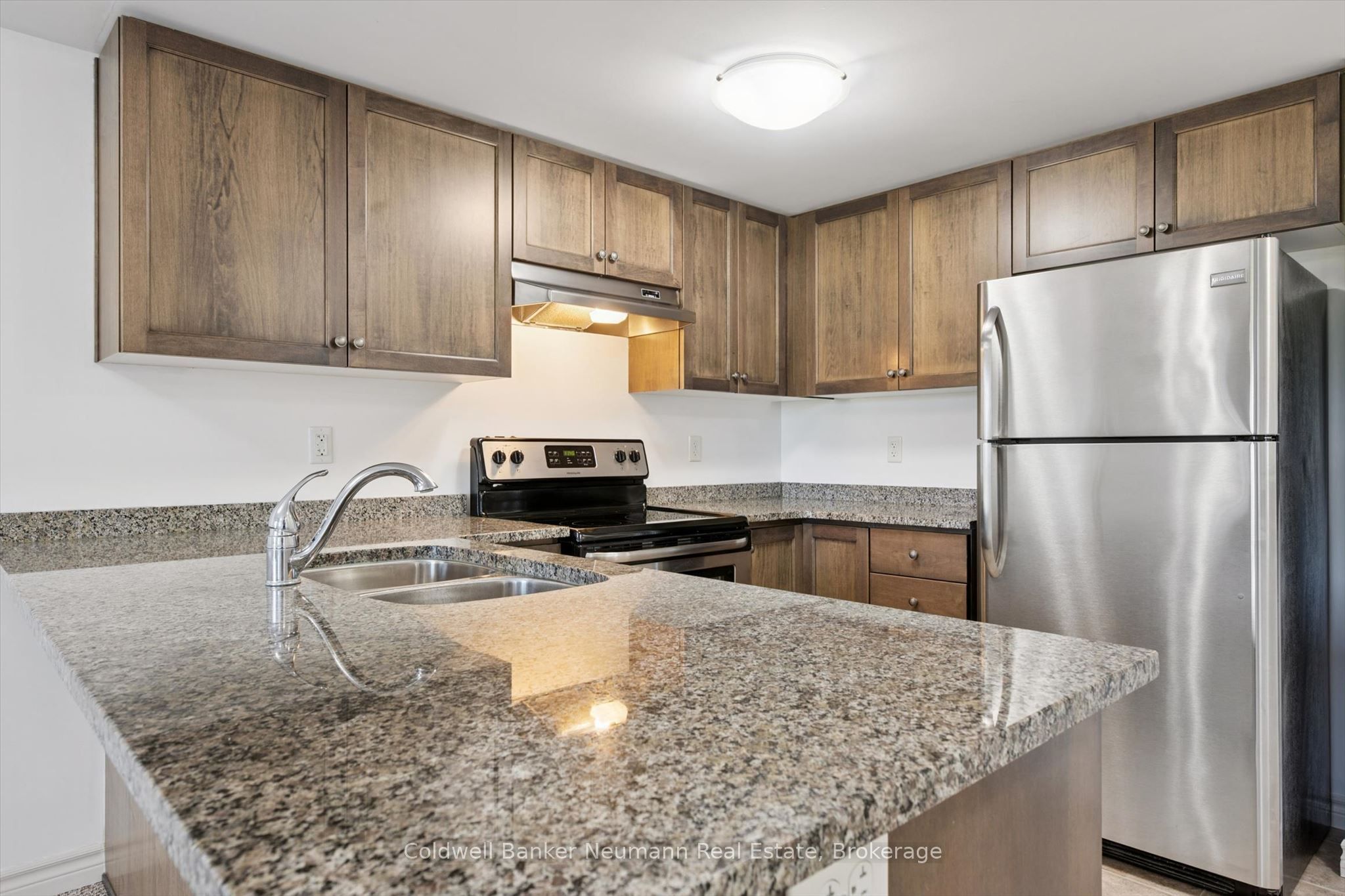 45 Kingsbury Square 301, Guelph, ON N1L 0L2 photo 3