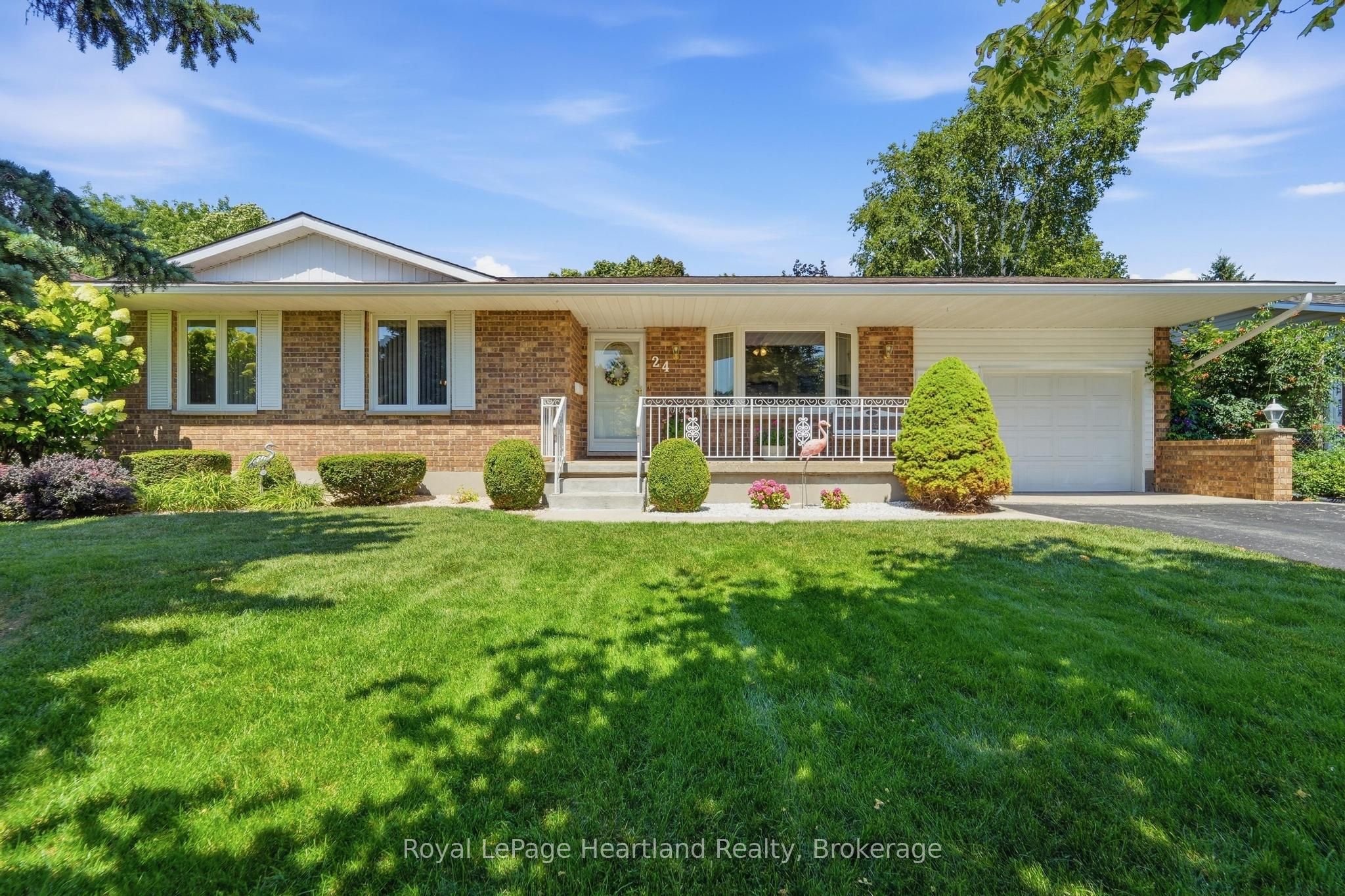 24 Leonard Drive, Goderich, ON N7A 4K6
