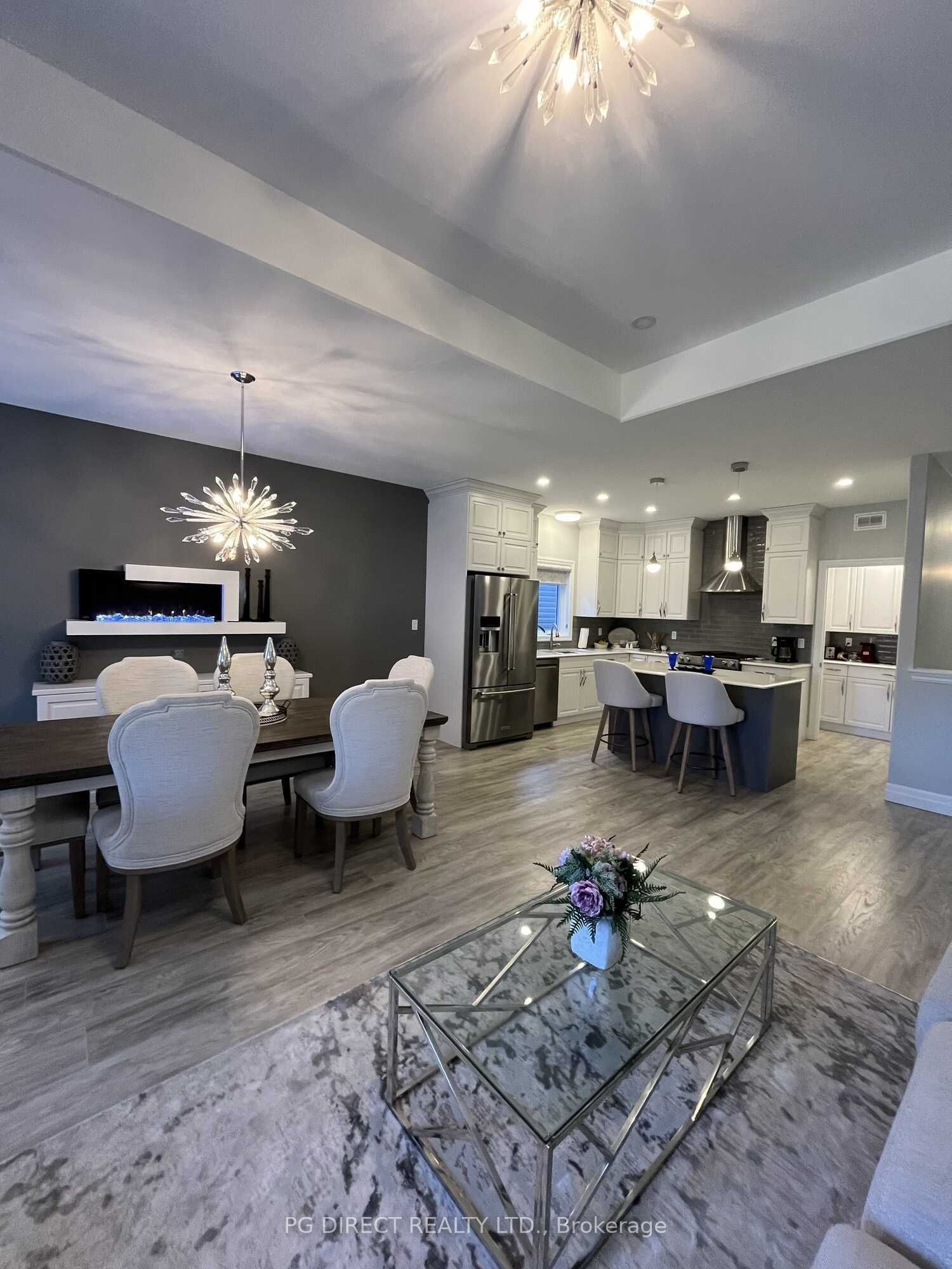 26 Matheos Crescent, Quinte West, ON K8V 0L2 photo 2