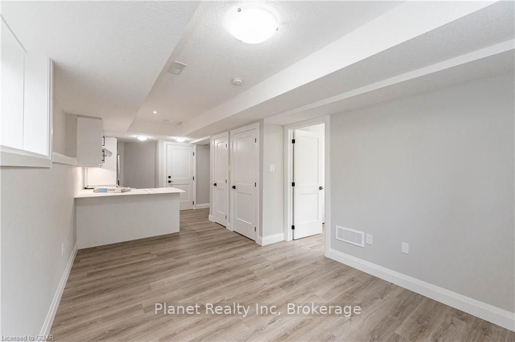 330 Exhibition Street 2, Guelph, ON N1H 4S2 photo 4