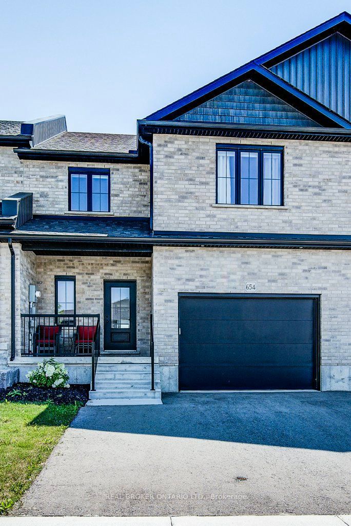 654 Wray Avenue S, North Perth, ON N4W 3K9 photo 2