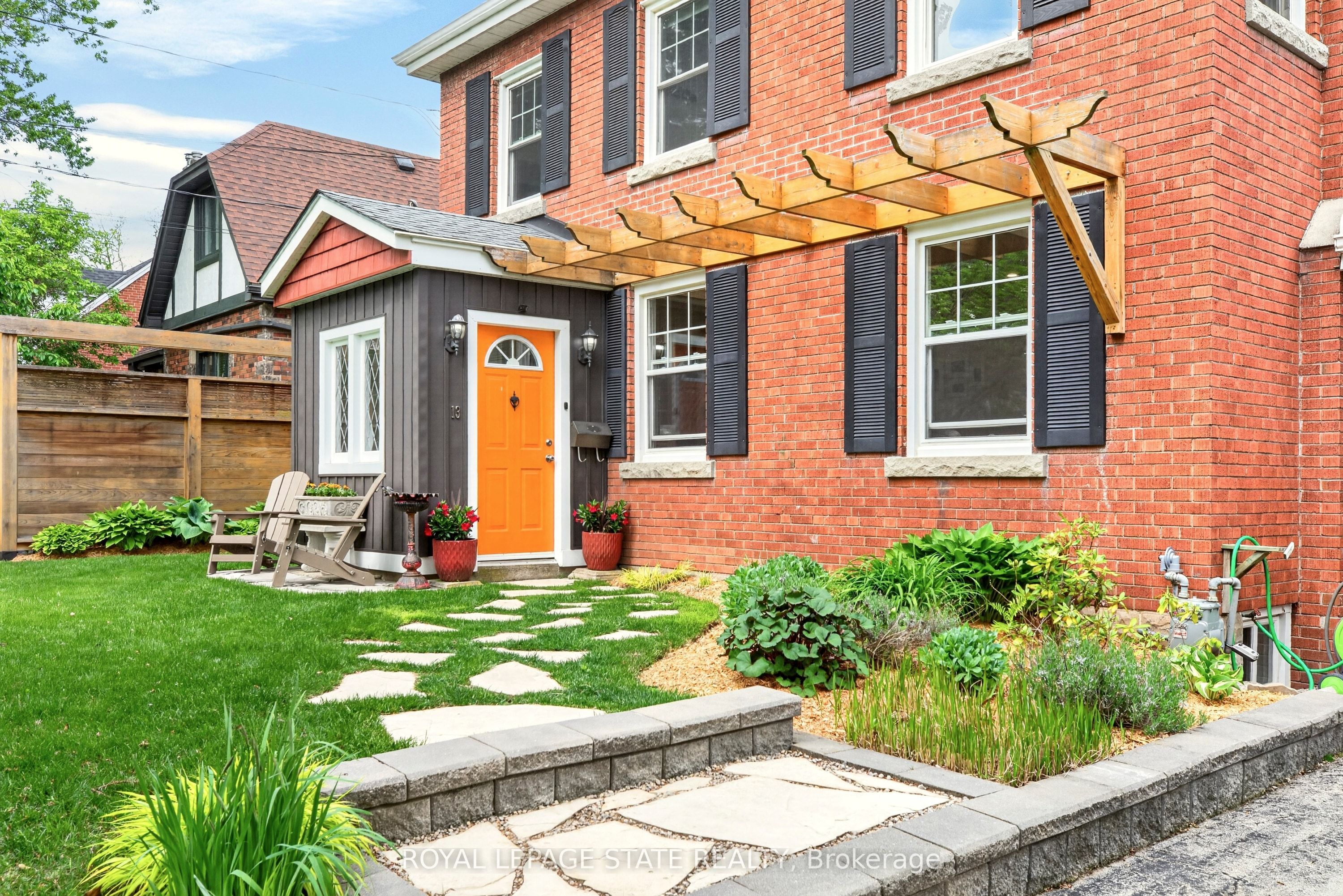 13 Tweedsmuir Avenue, Hamilton, ON L9H 4H6