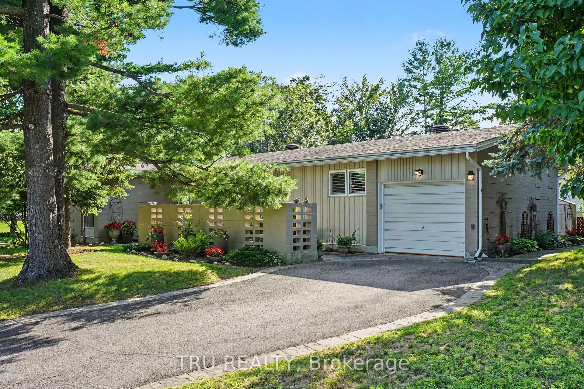 1174 Cameo Drive, Belair Park - Copeland Park and Area, ON K2C 1Y7