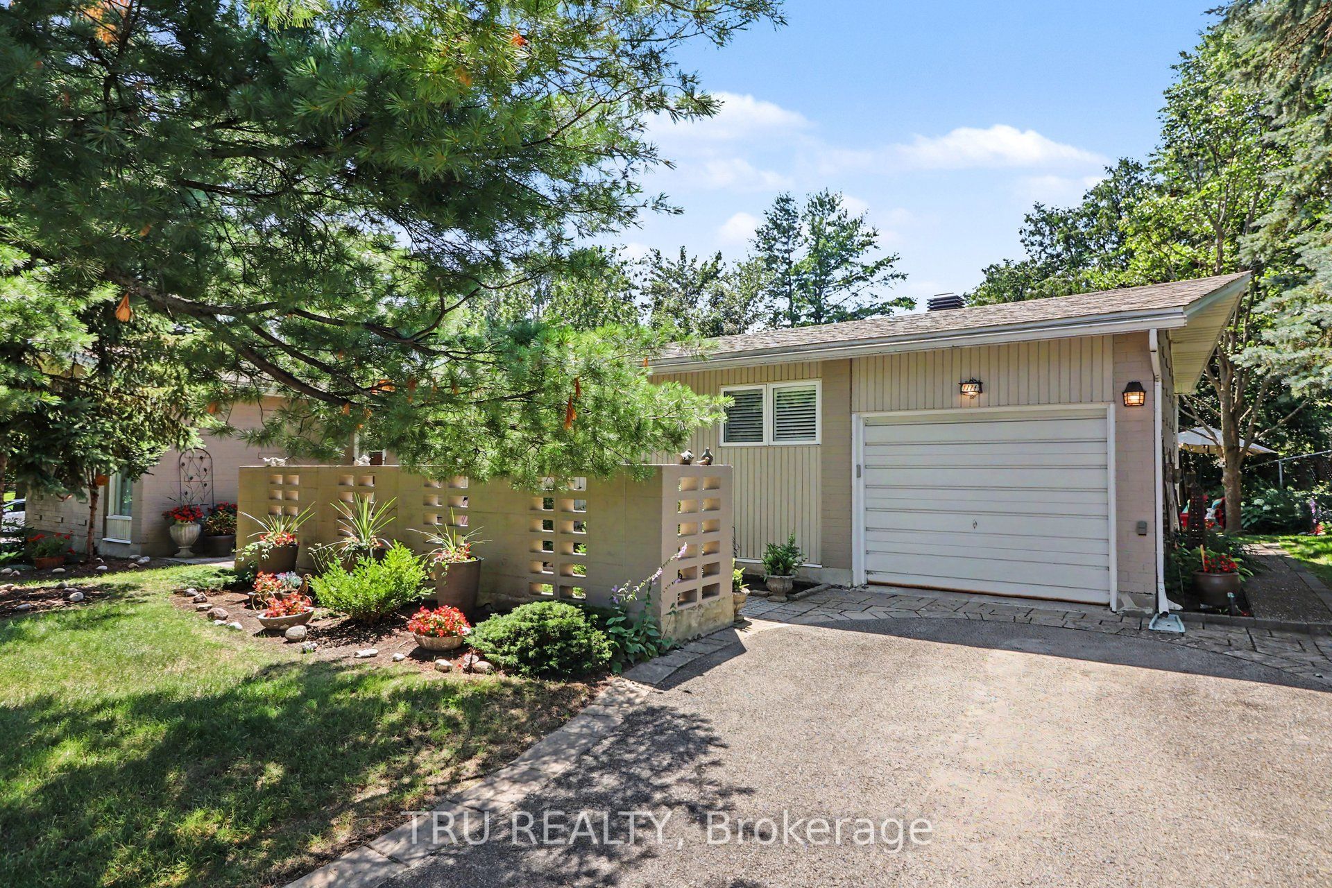 1174 Cameo Drive, Belair Park - Copeland Park and Area, ON K2C 1Y7 photo 2