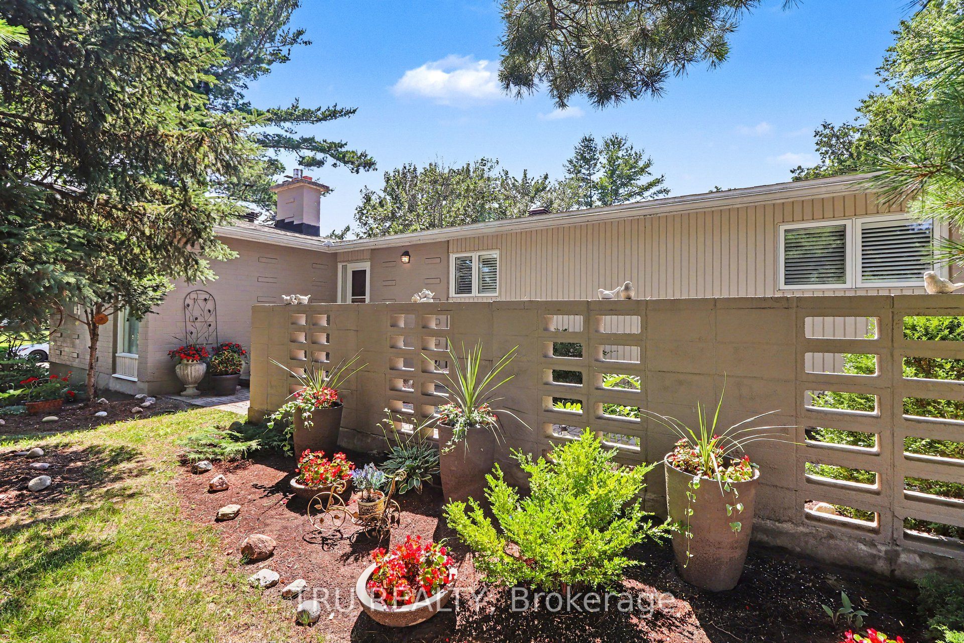 1174 Cameo Drive, Belair Park - Copeland Park and Area, ON K2C 1Y7 photo 3