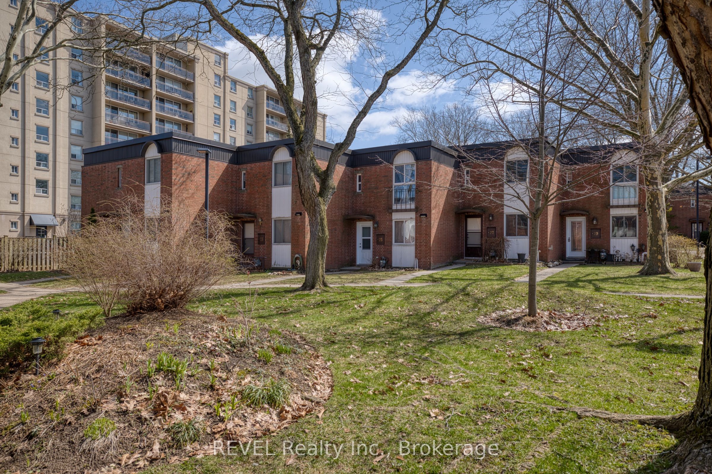 6476 Huggins Street 25, Niagara Falls, ON L2J 1G9 photo 2