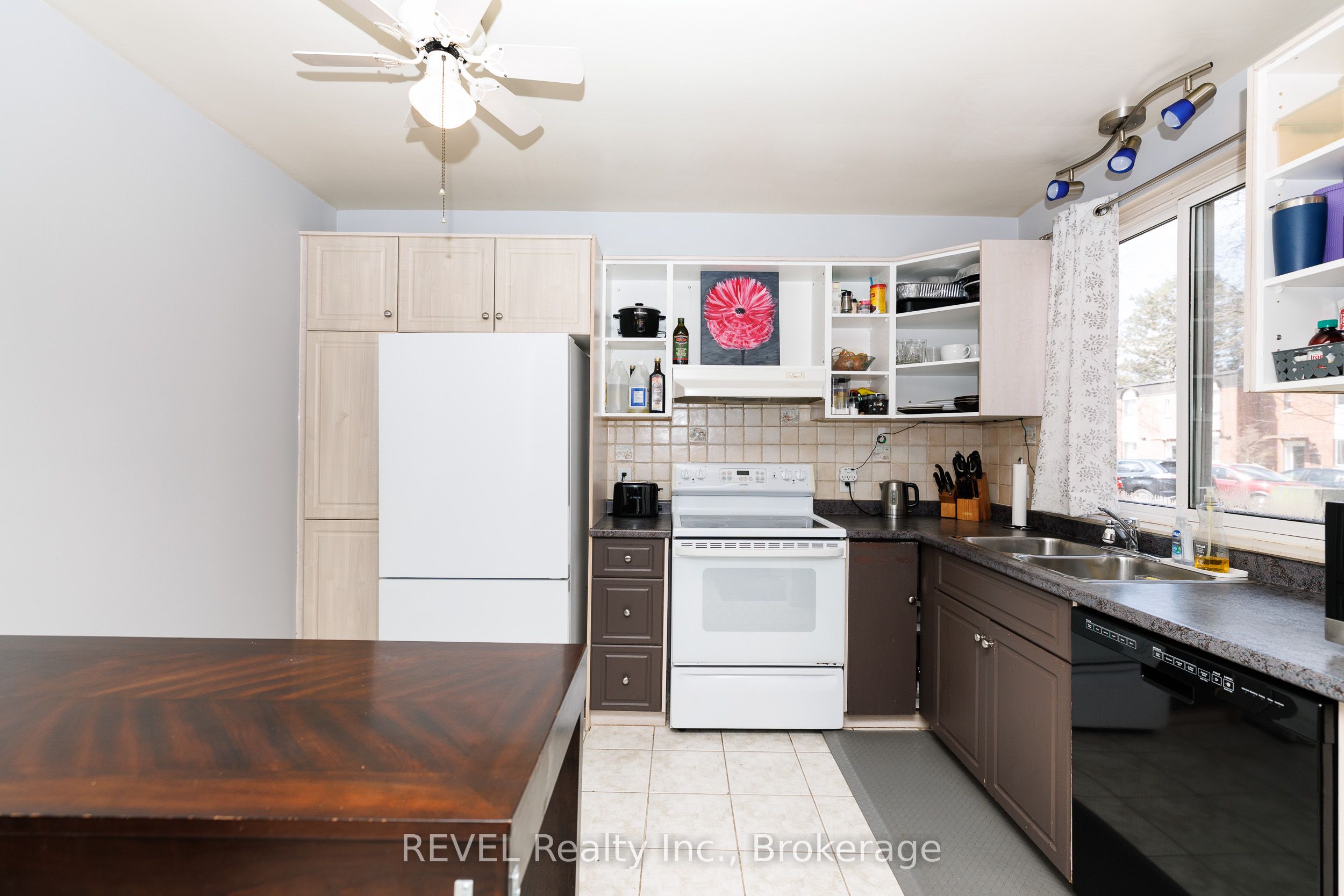 6476 Huggins Street 25, Niagara Falls, ON L2J 1G9 photo 4