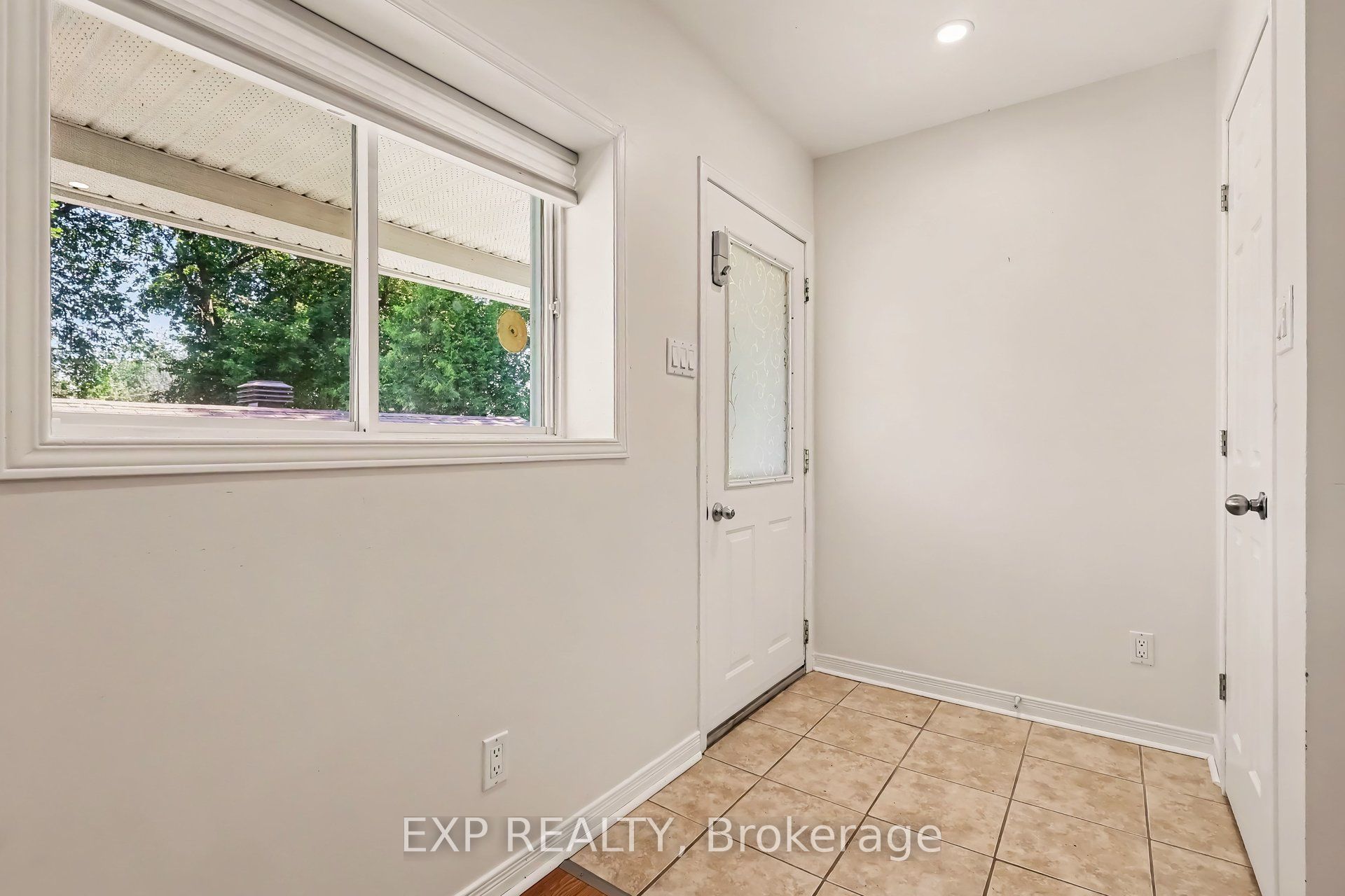 2055 Victoria Street Unit B, Clarence-Rockland, ON K4K 1L5 photo 4