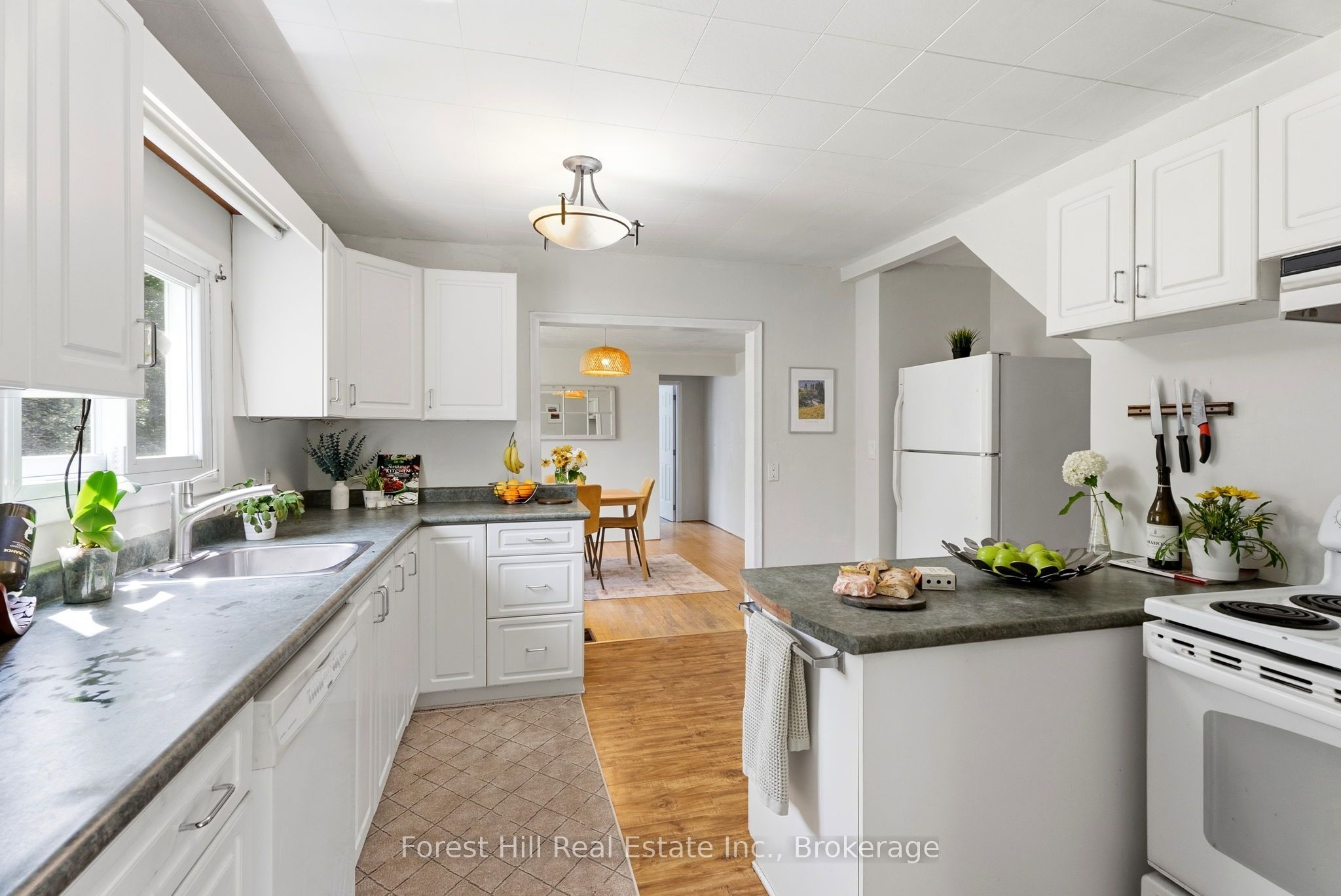 9 Spruce Glen Road, Huntsville, ON P1H 1C9