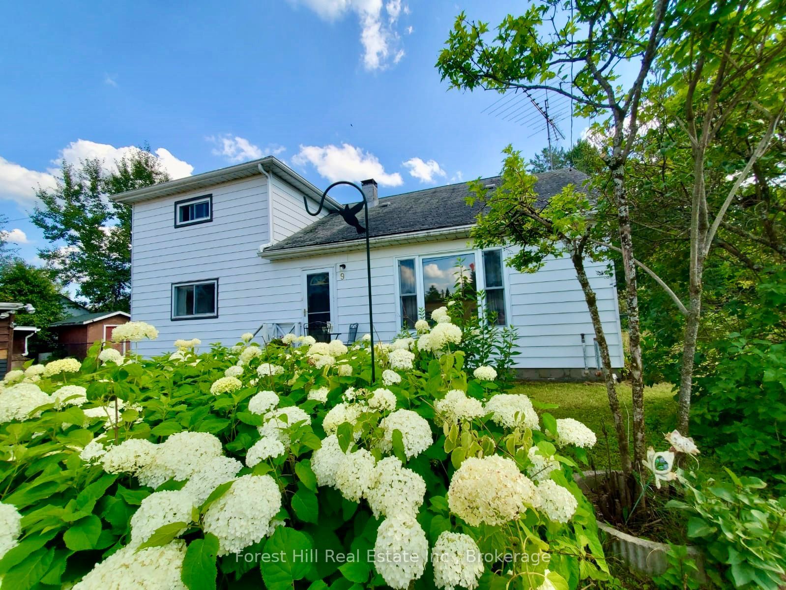 9 Spruce Glen Road, Huntsville, ON P1H 1C9 photo 2