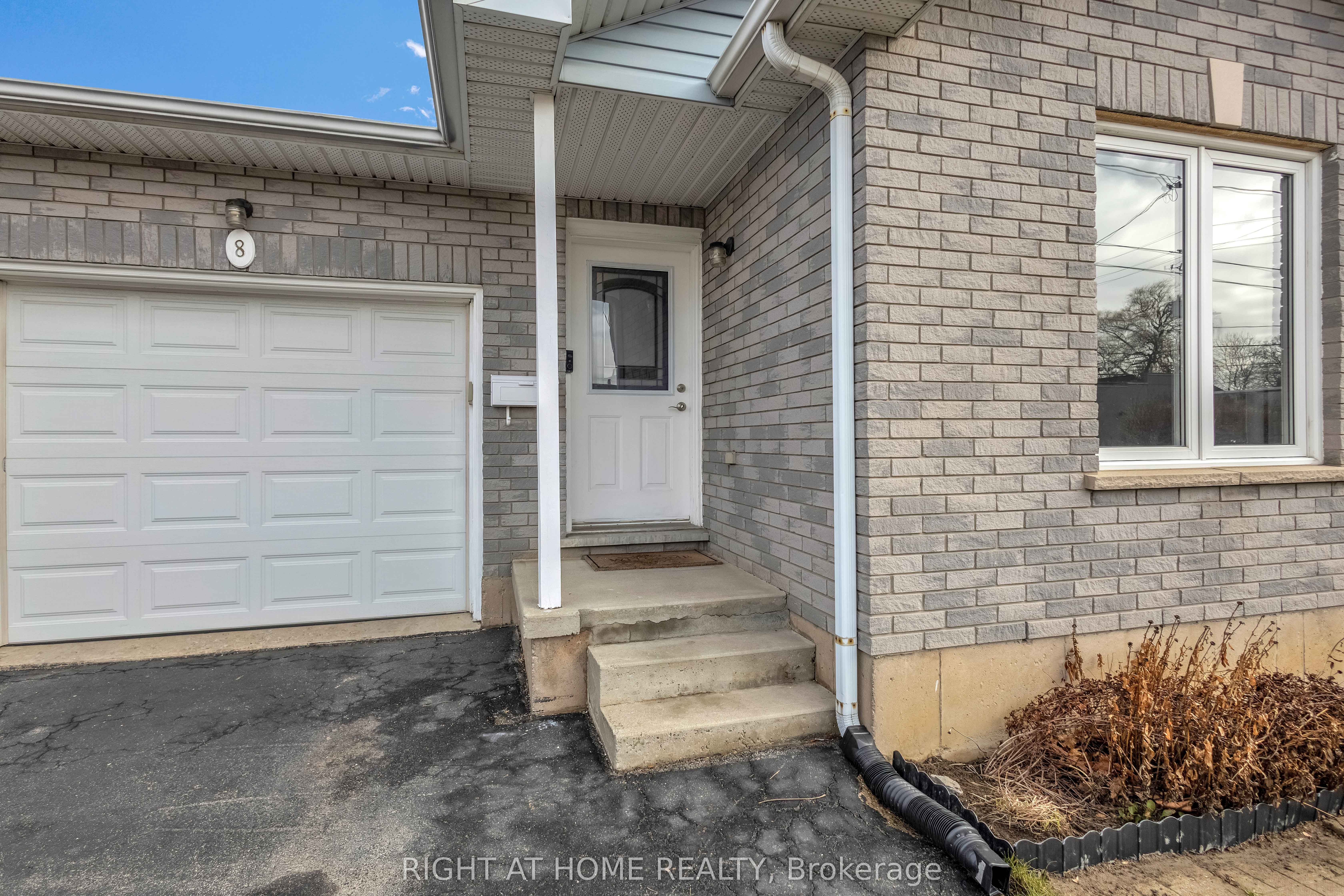 8 Brantdale Avenue, Hamilton, ON L9C 1B7 photo 3