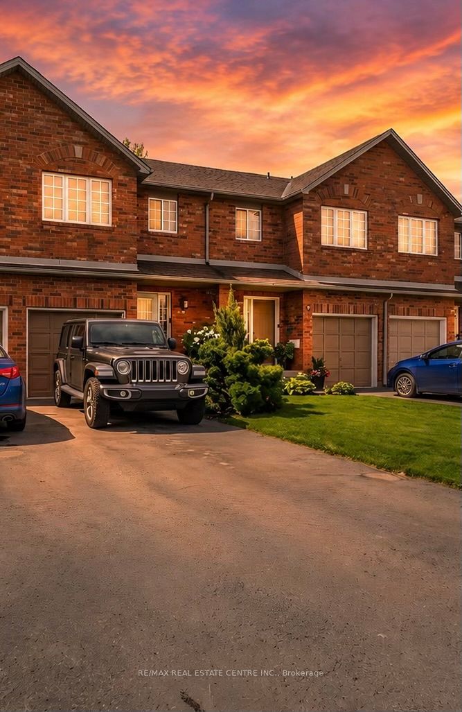 10 Cadham Boulevard 29, Hamilton, ON L8W 3X6