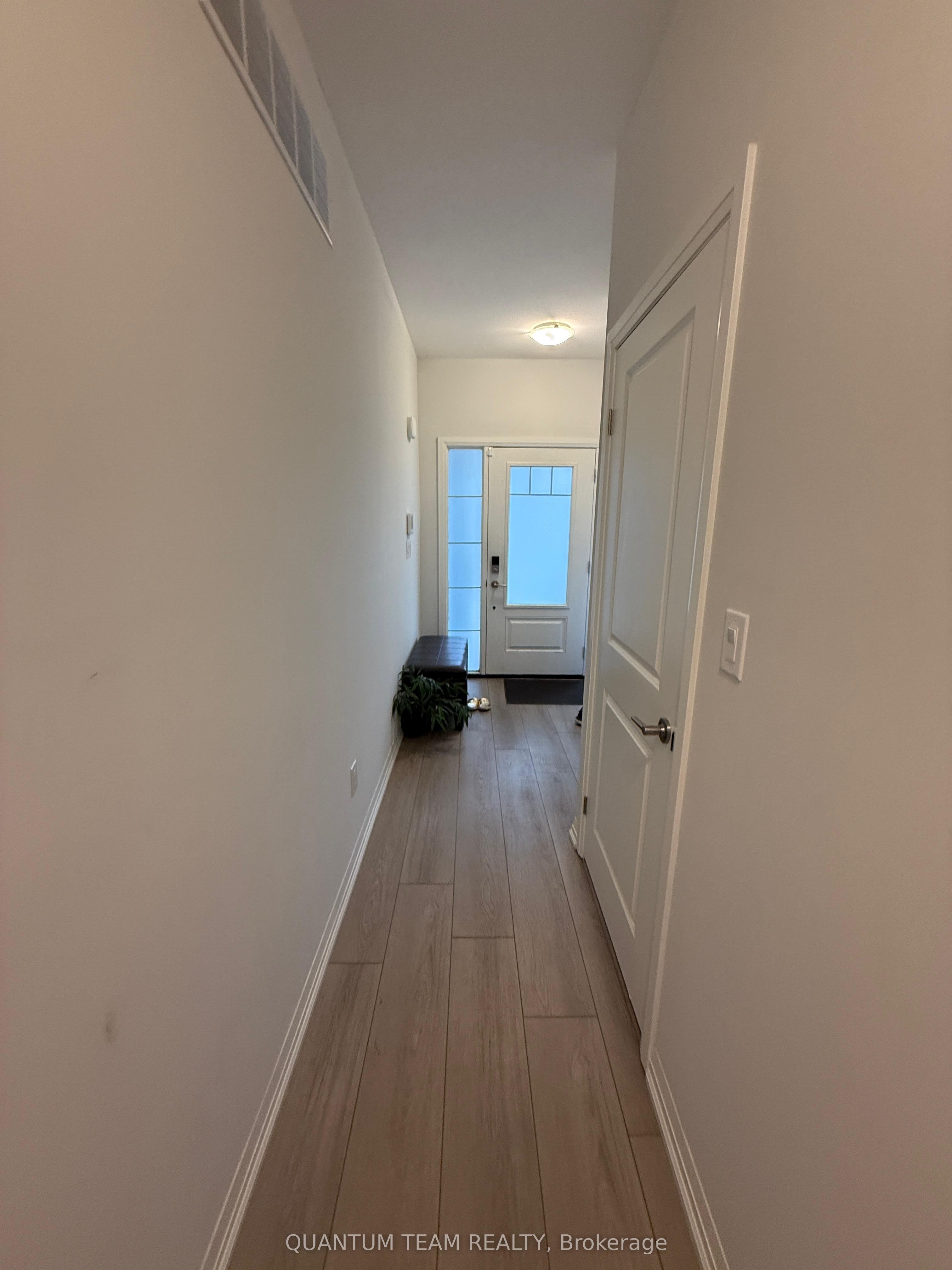 9345 White Oak Avenue upper, Niagara Falls, ON L2G 3R6 photo 2