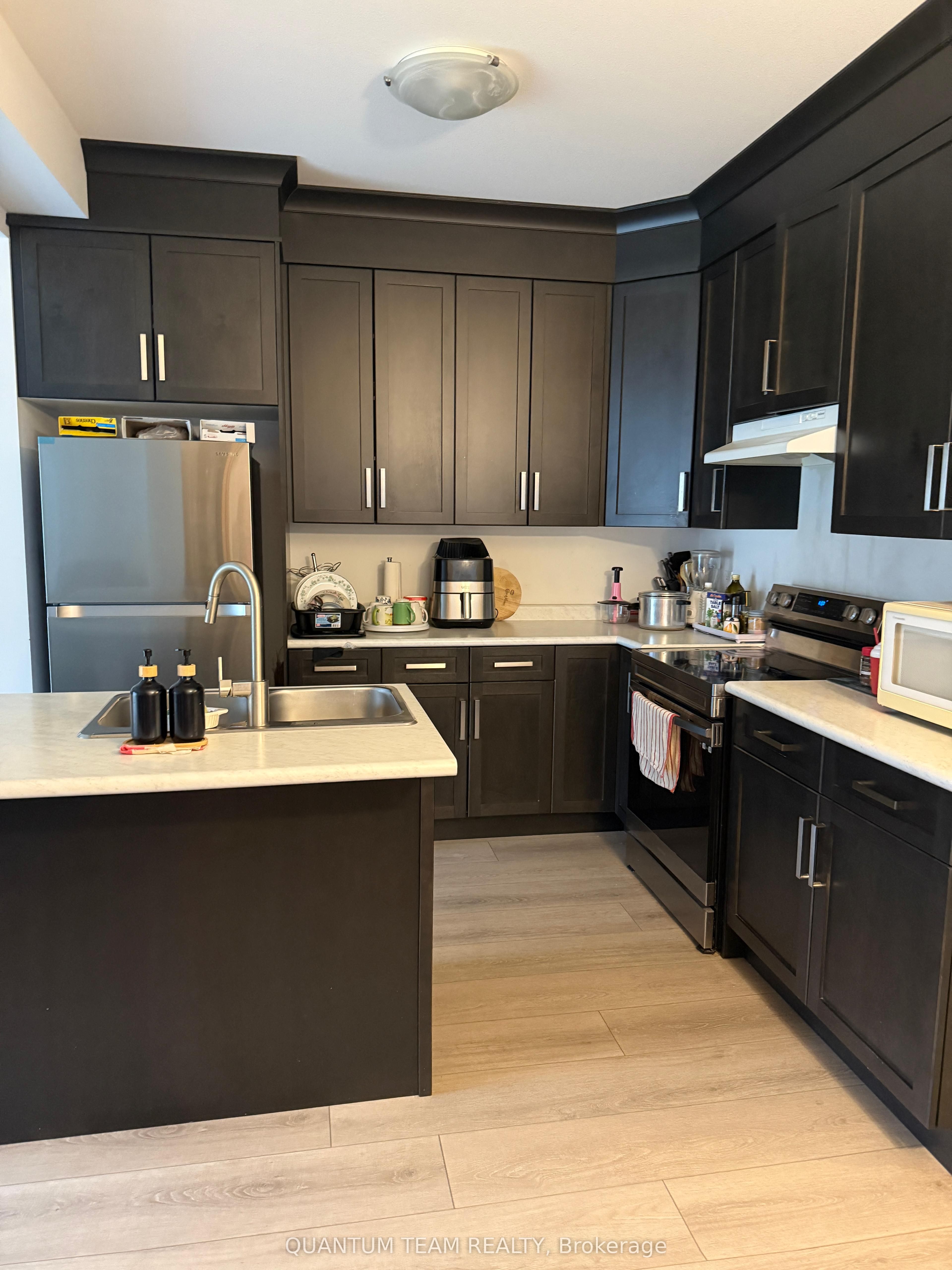 9345 White Oak Avenue upper, Niagara Falls, ON L2G 3R6 photo 3