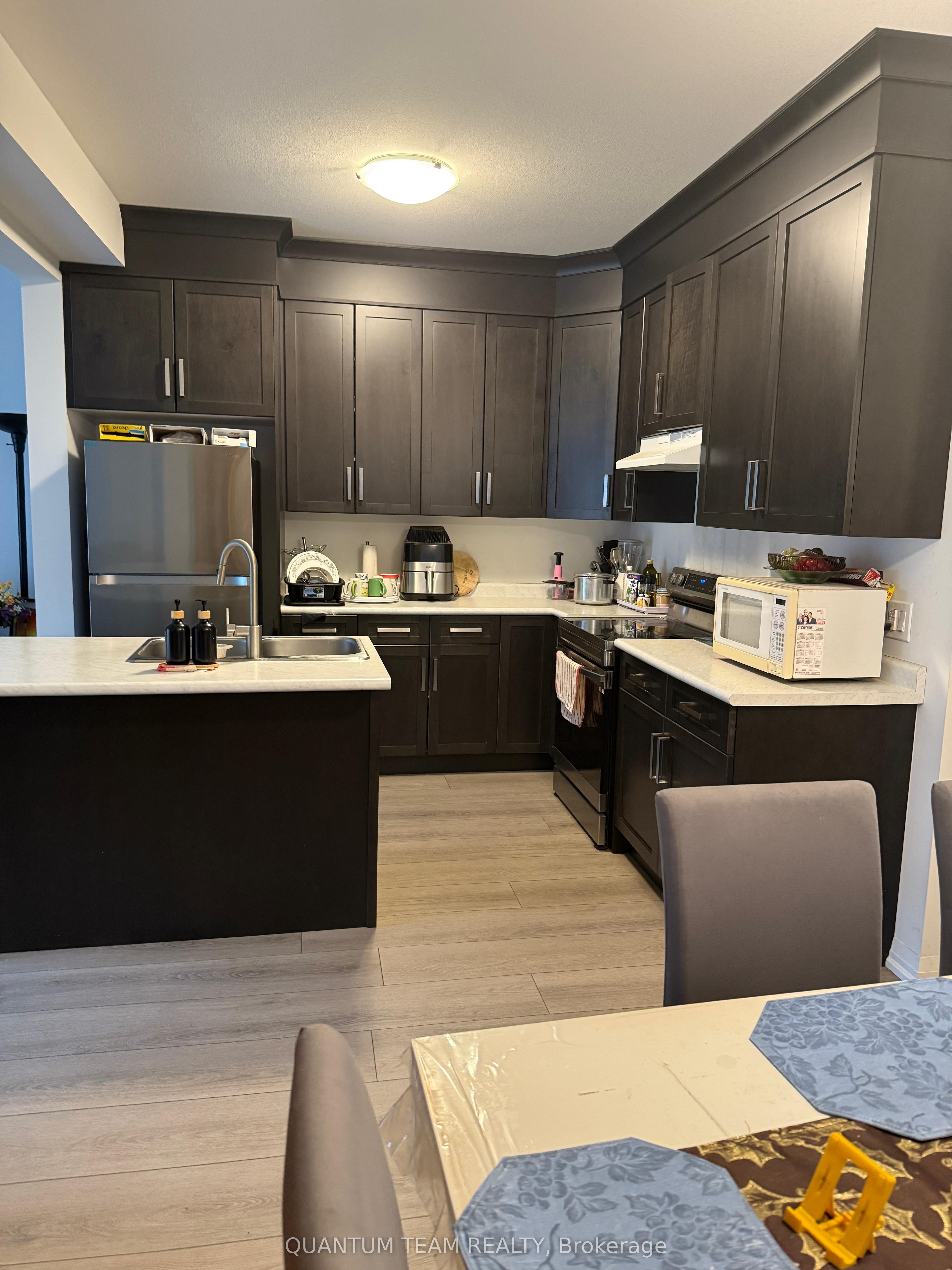 9345 White Oak Avenue upper, Niagara Falls, ON L2G 3R6 photo 4