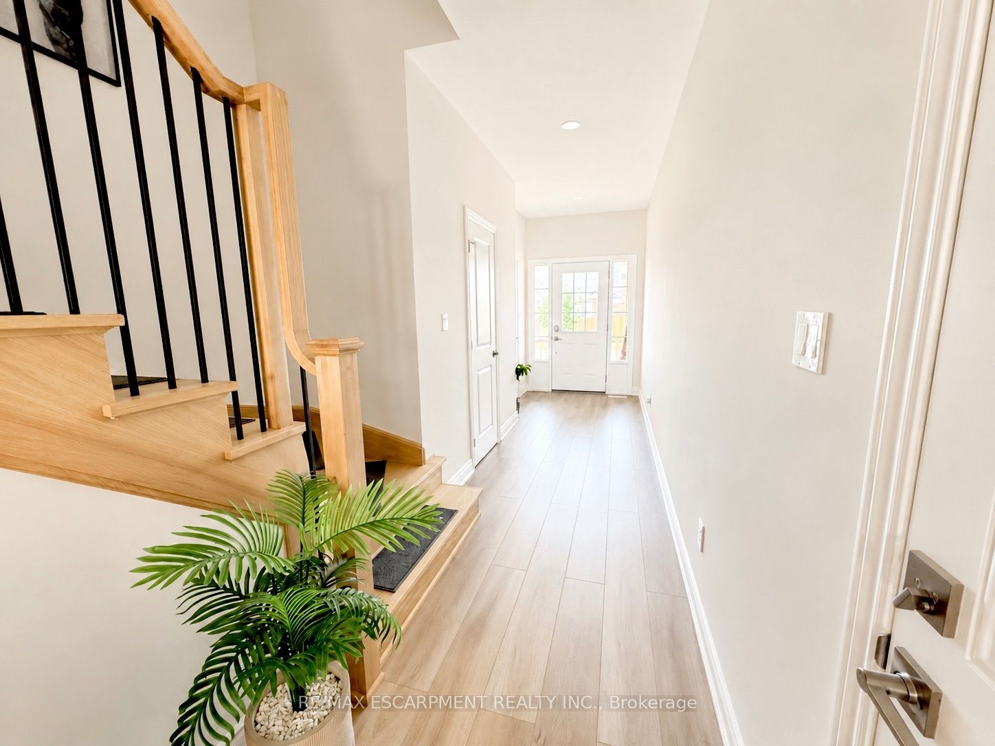 4 Harmony Way, Welland, ON L2V 0G9 photo 2