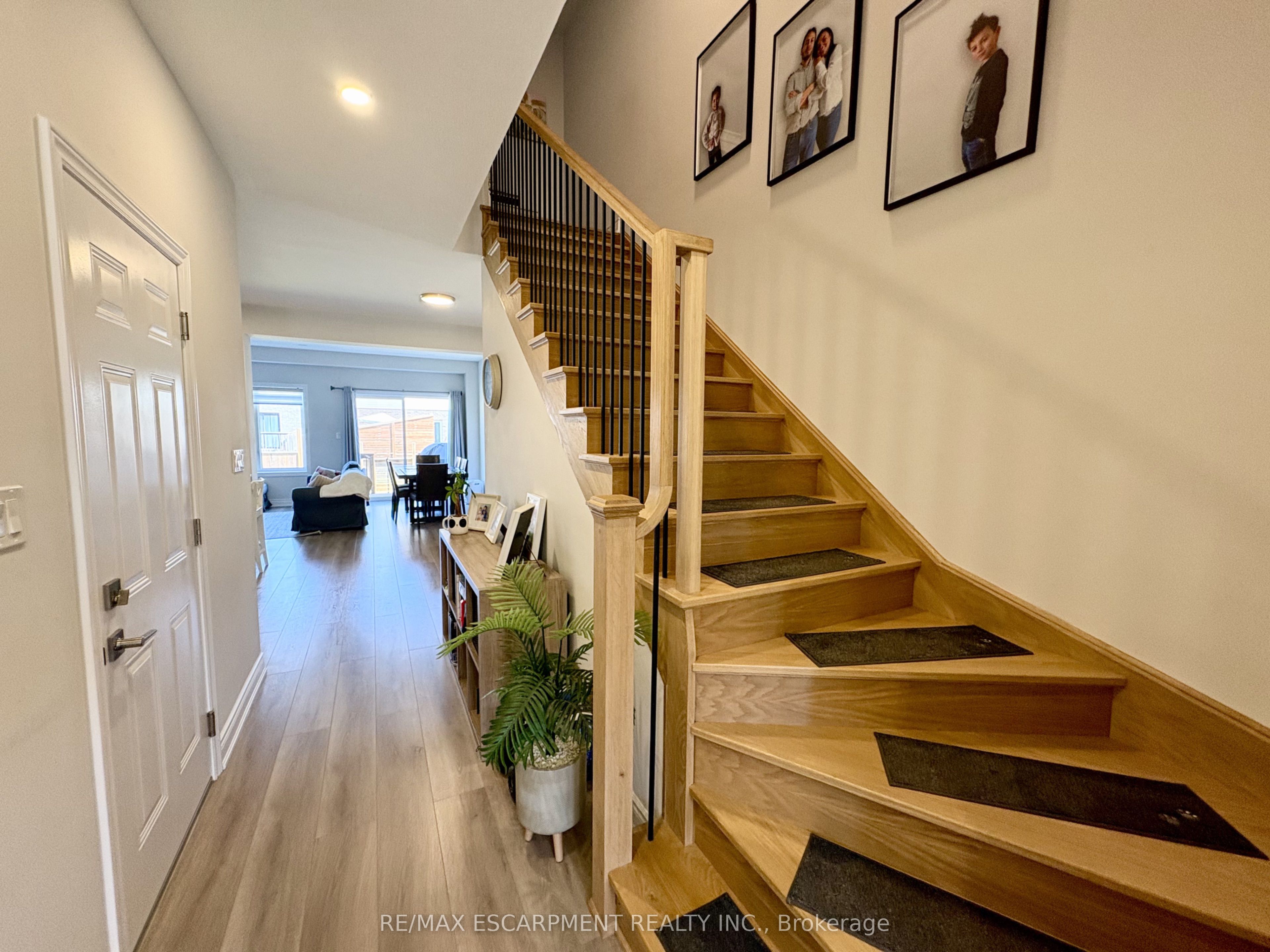 4 Harmony Way, Welland, ON L2V 0G9 photo 3