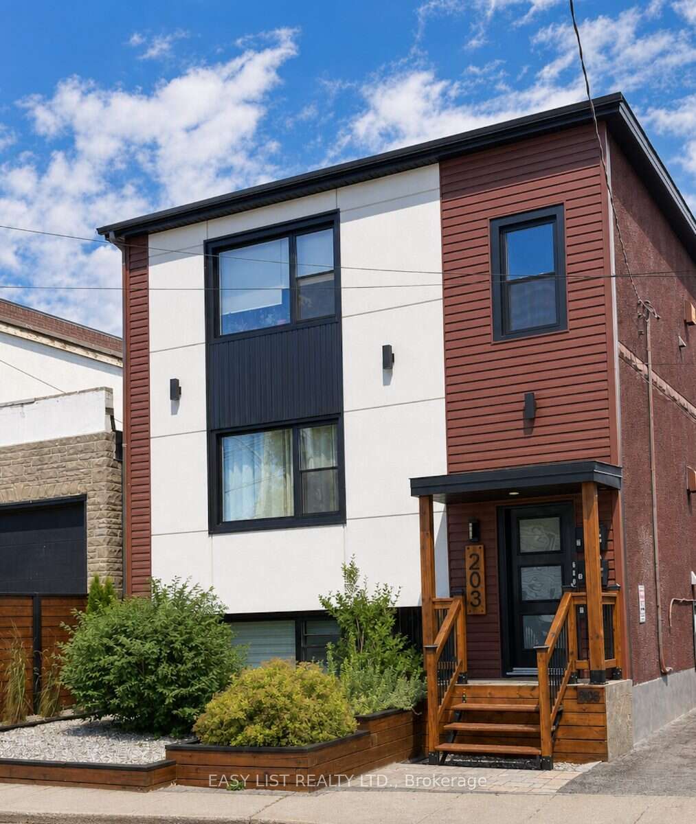 203 Marier Avenue, Vanier and Kingsview Park, ON K1L 5R6