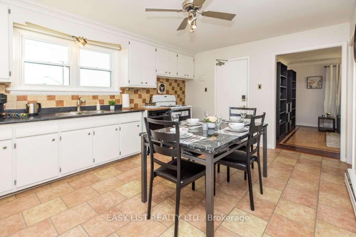 203 Marier Avenue, Vanier and Kingsview Park, ON K1L 5R6 photo 3