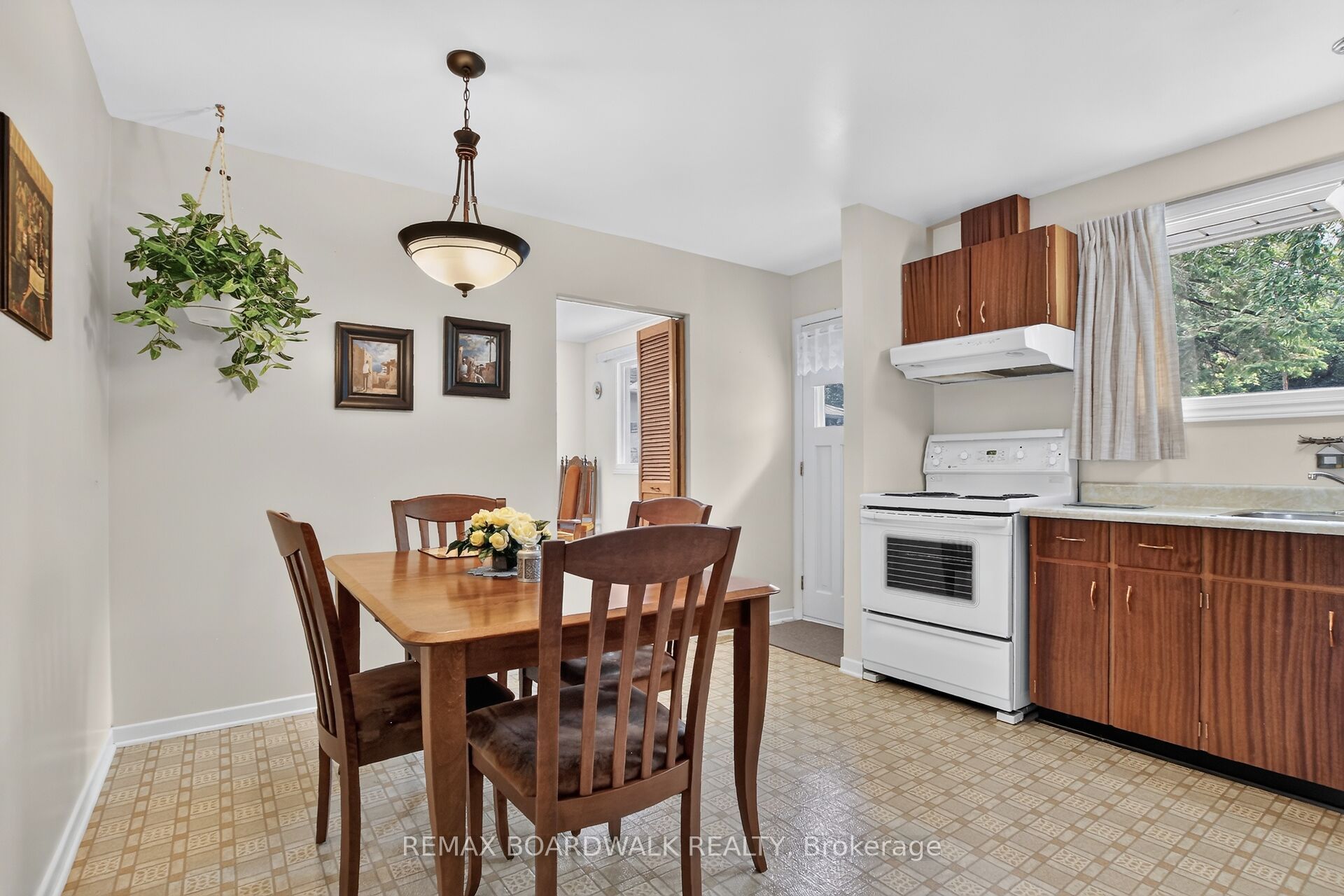 166 Dan Street, Arnprior, ON K7S 1V4 photo 2