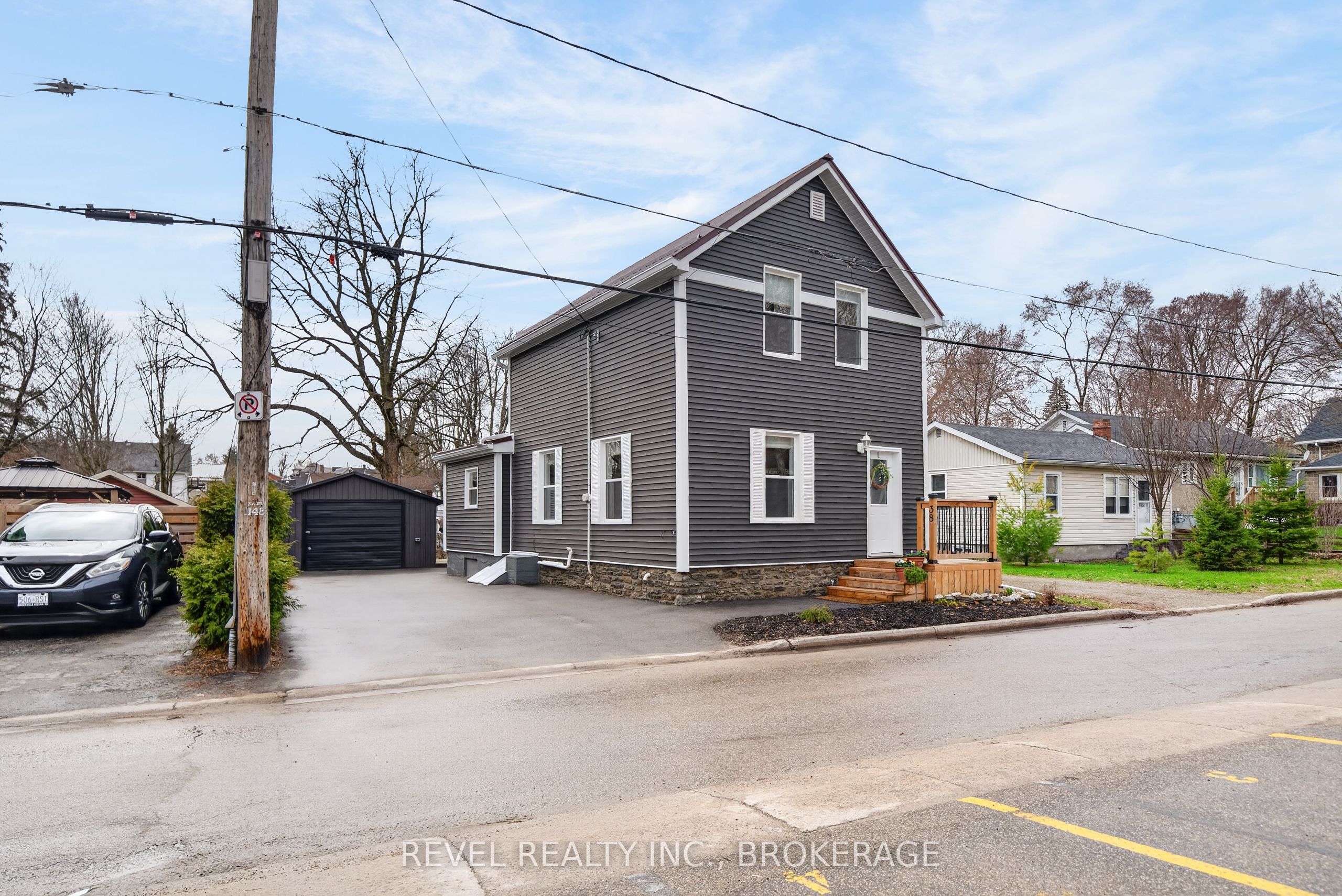 38 Bennett Street, Brockville, ON K6V 2V8 photo 2