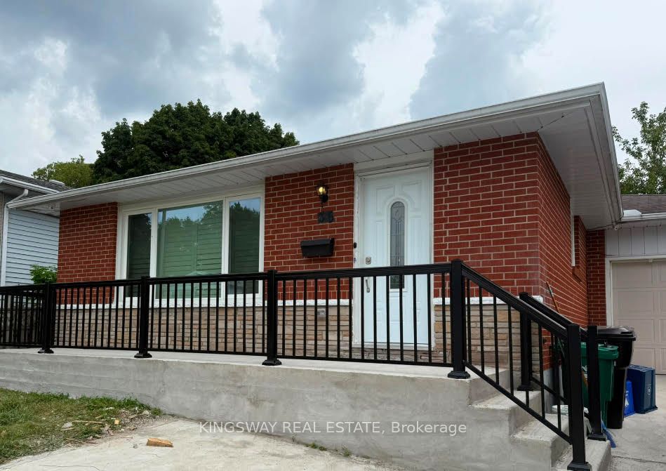 35 Silver Aspen Crescent, Kitchener, ON N2N 1H5