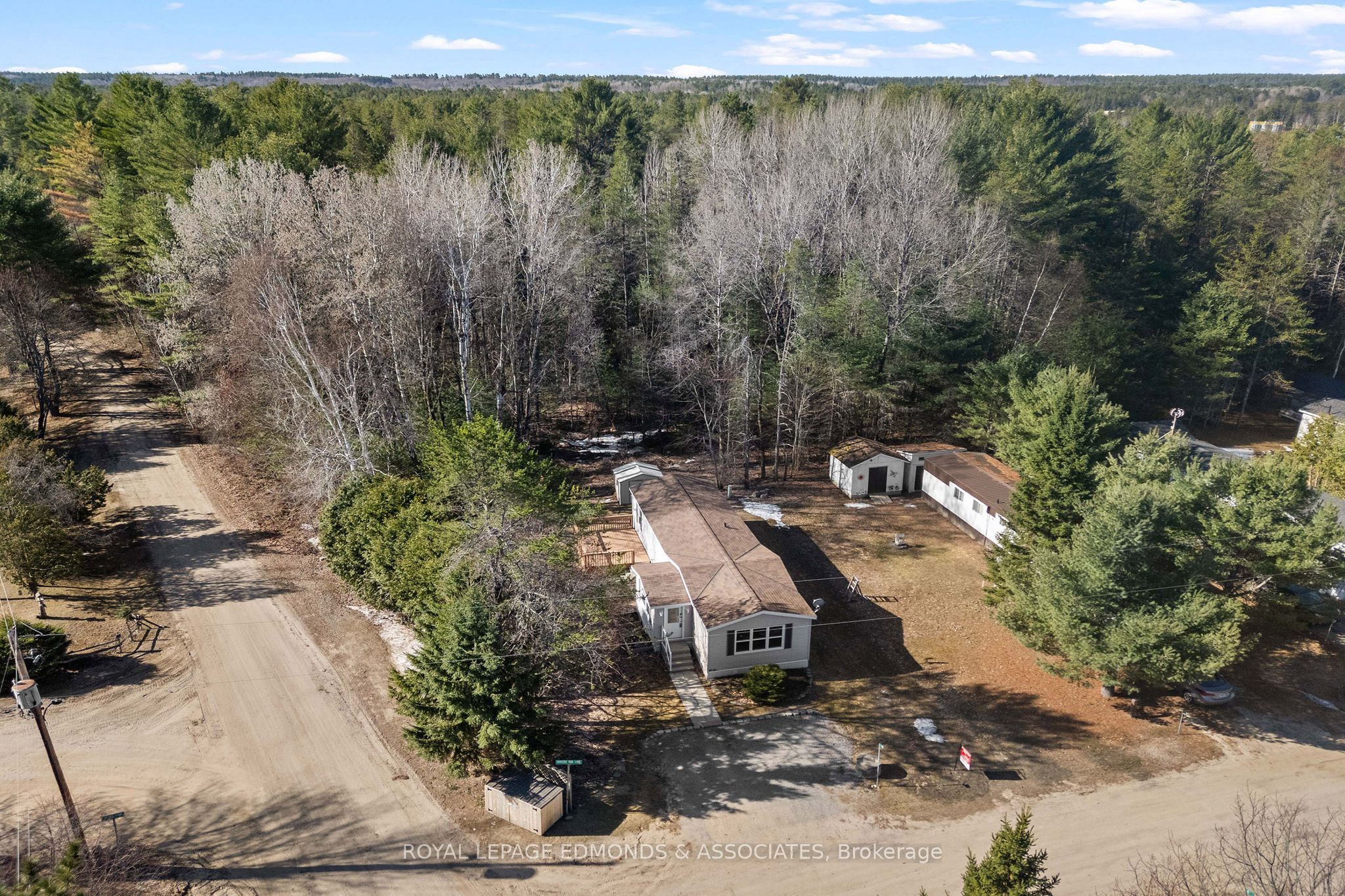 5 Hunters Run Lane, Laurentian Hills, ON K0J 1J0 photo 2