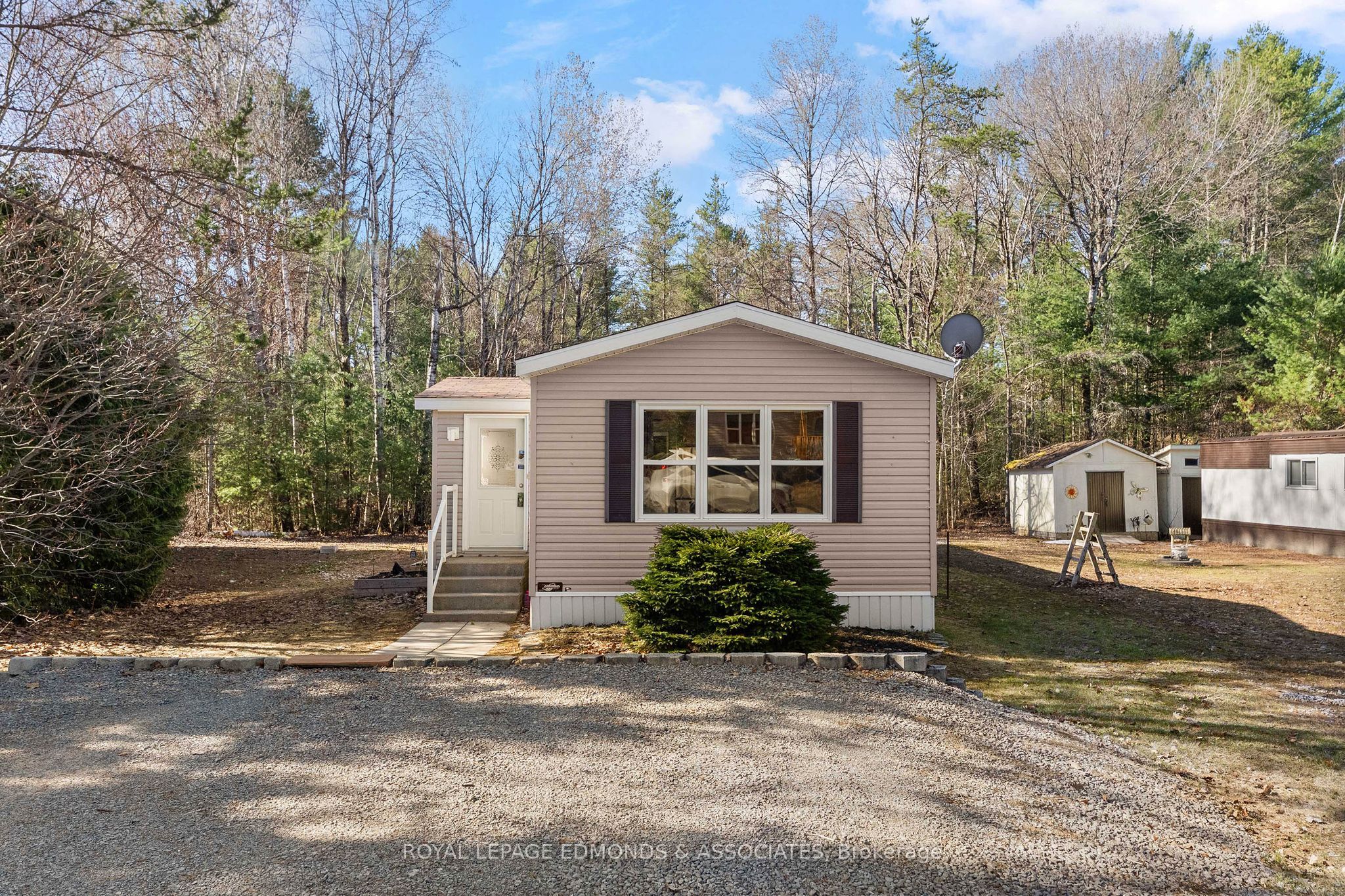 5 Hunters Run Lane, Laurentian Hills, ON K0J 1J0 photo 3