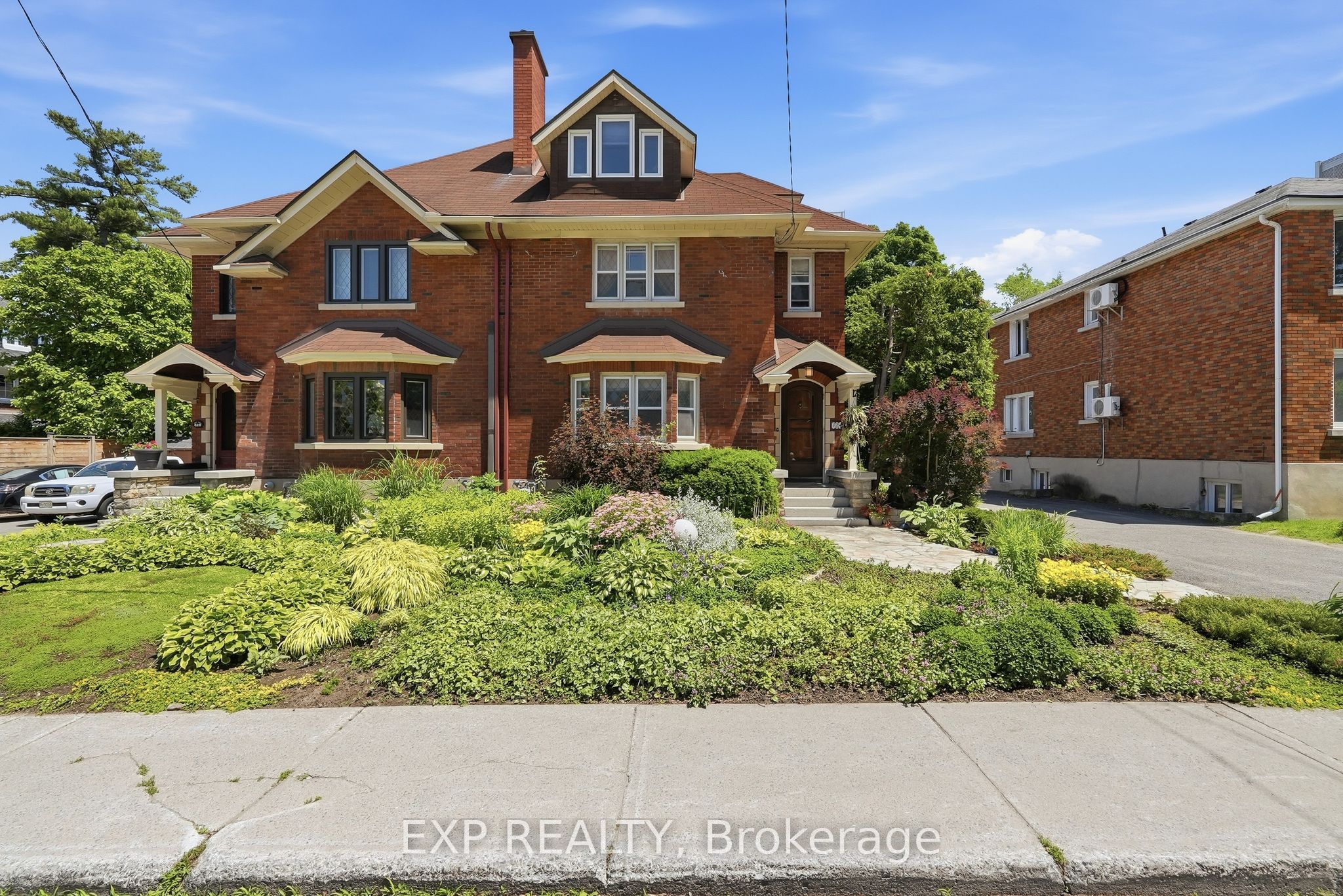 421 Hamilton Avenue S, Dows Lake - Civic Hospital and Area, ON K1Y 1E2