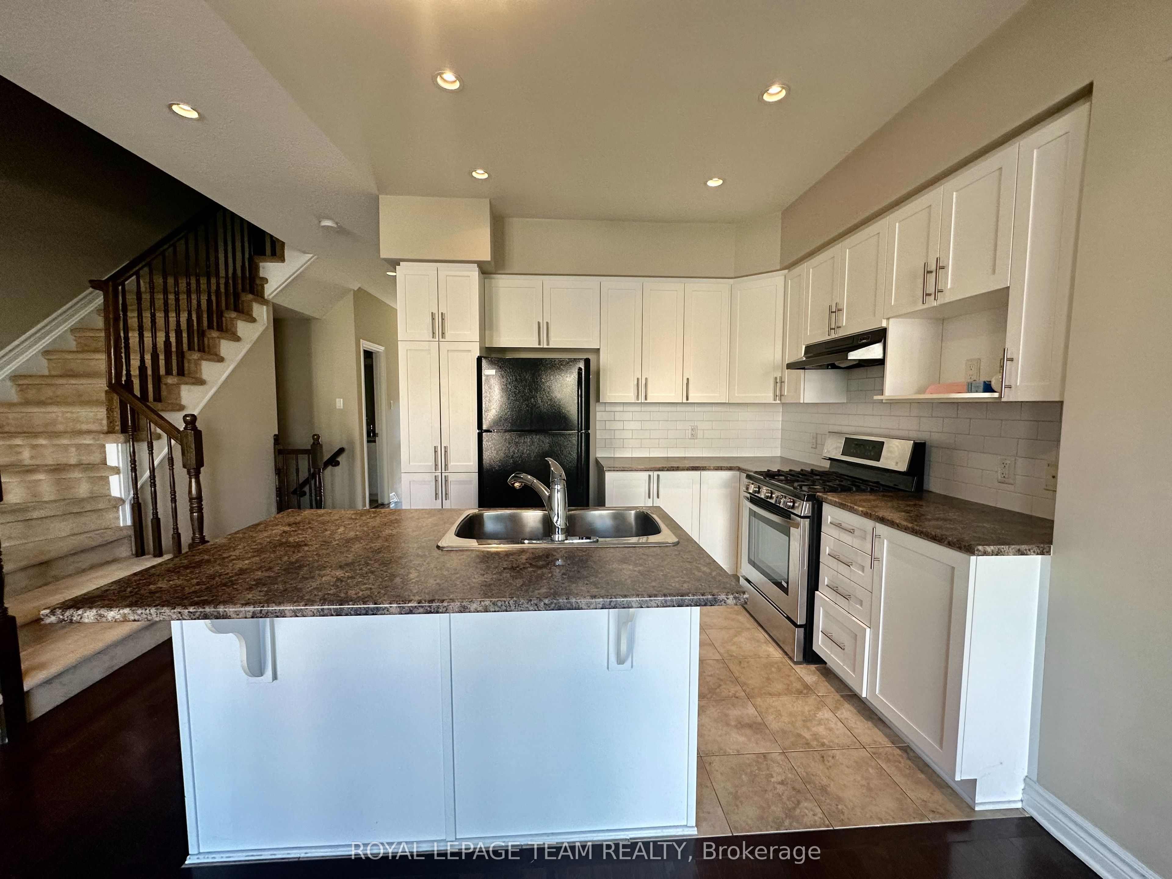 940 COBBLE HILL Drive, Barrhaven, ON K2J 5P8 photo 4
