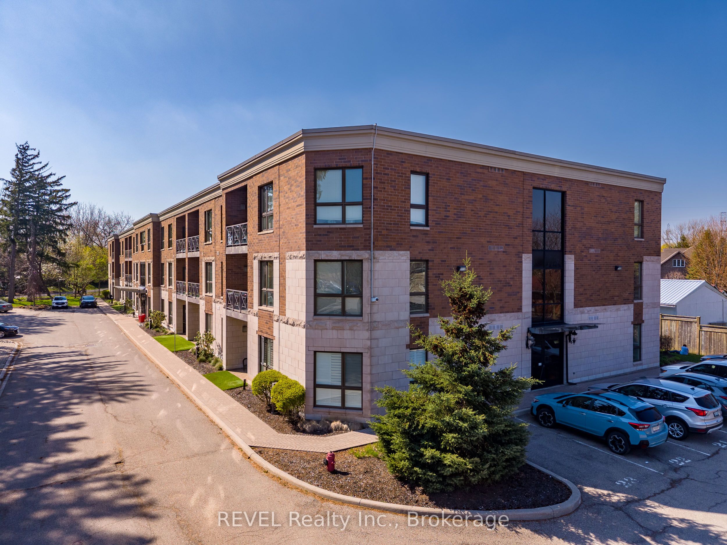 2799 St. Paul Avenue 212, Niagara Falls, ON L2J 2L3
