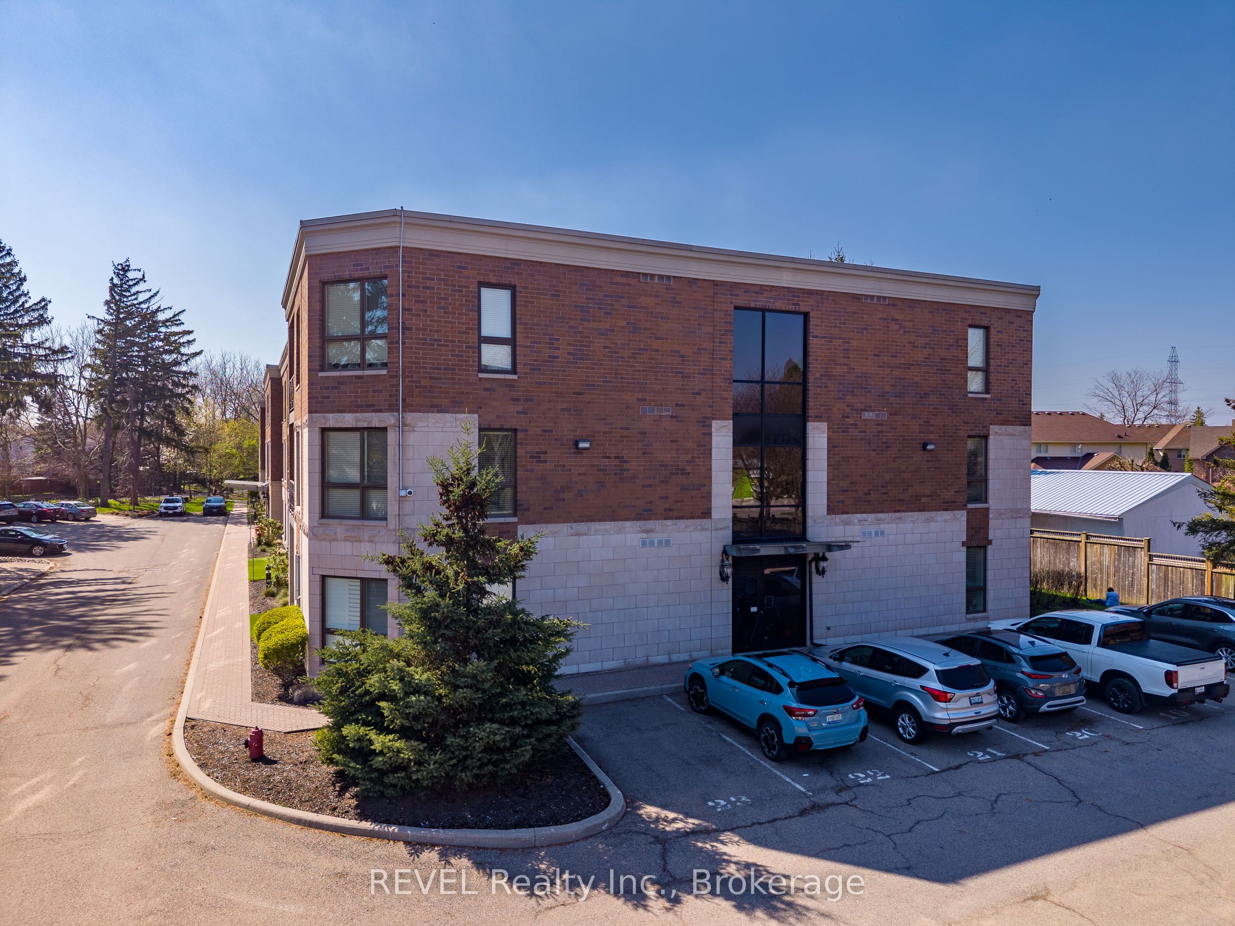 2799 St. Paul Avenue 212, Niagara Falls, ON L2J 2L3 photo 2