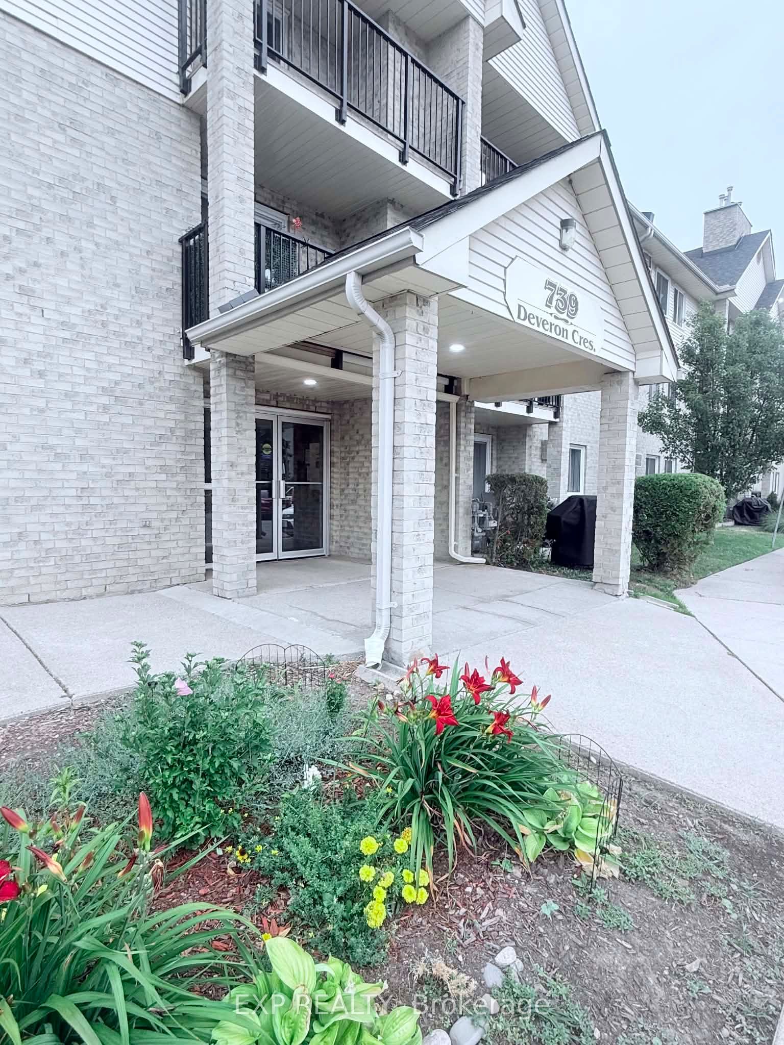 739 Deveron Crescent 210, London South, ON N5Z 4Y1