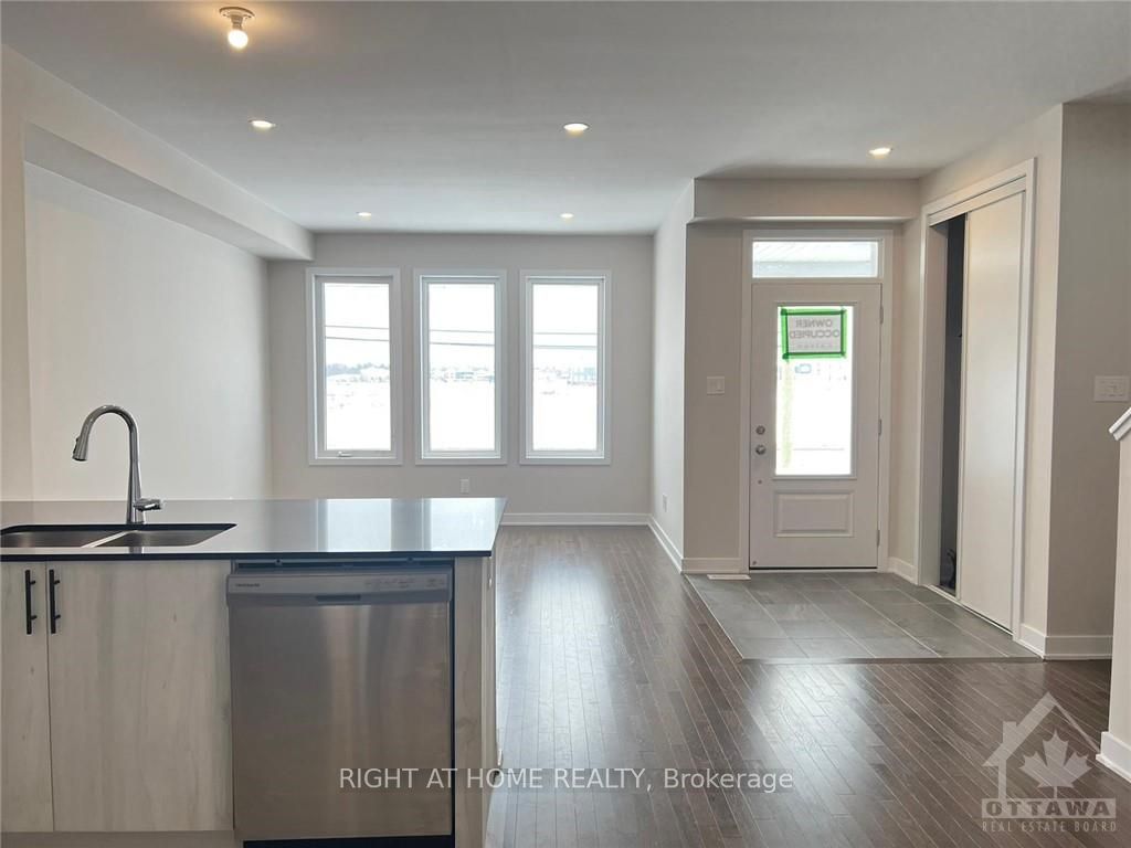 6325 PERTH Street, Stittsville - Munster - Richmond, ON K0A 2Z0 photo 4