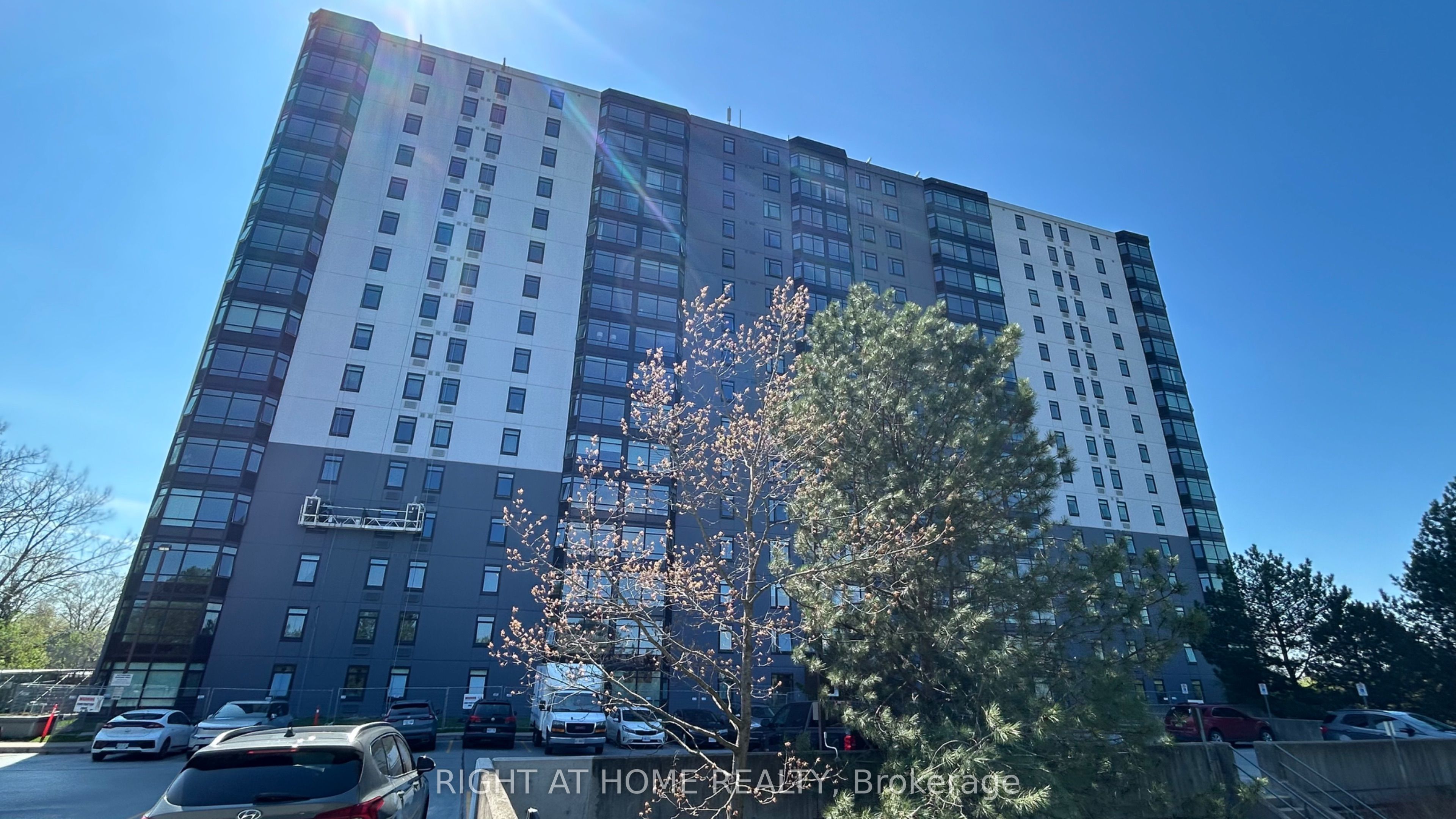 45 Pond Mills Road 103, London South, ON N5Z 4W5