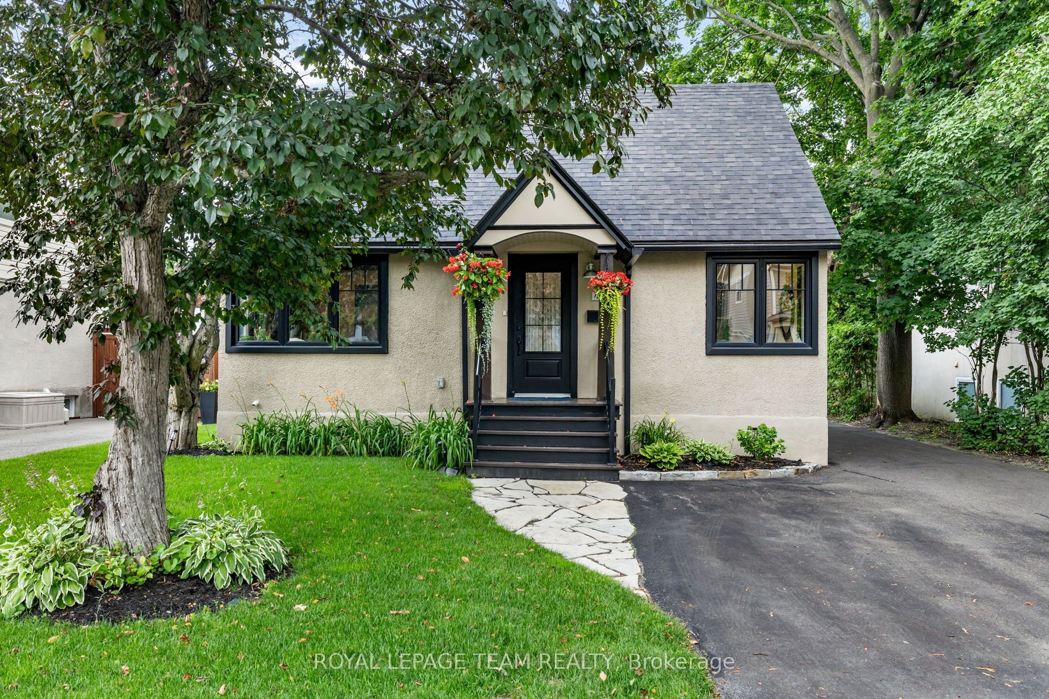 185 Camelia Avenue, Manor Park - Cardinal Glen and Area, ON K1K 2X7 photo 2