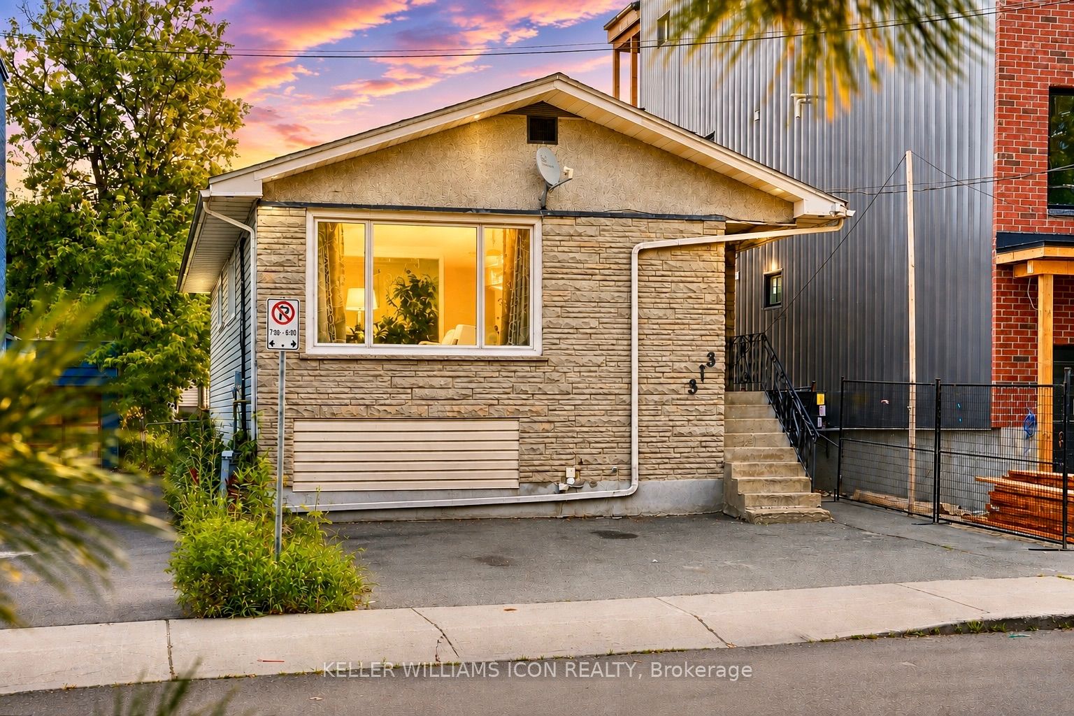 313 Savard Avenue, Vanier and Kingsview Park, ON K1L 7S1