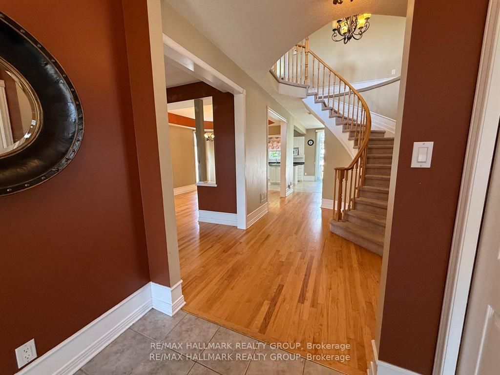 1111 Lichen Avenue, Orleans - Cumberland and Area, ON K4A 4A7 photo 3