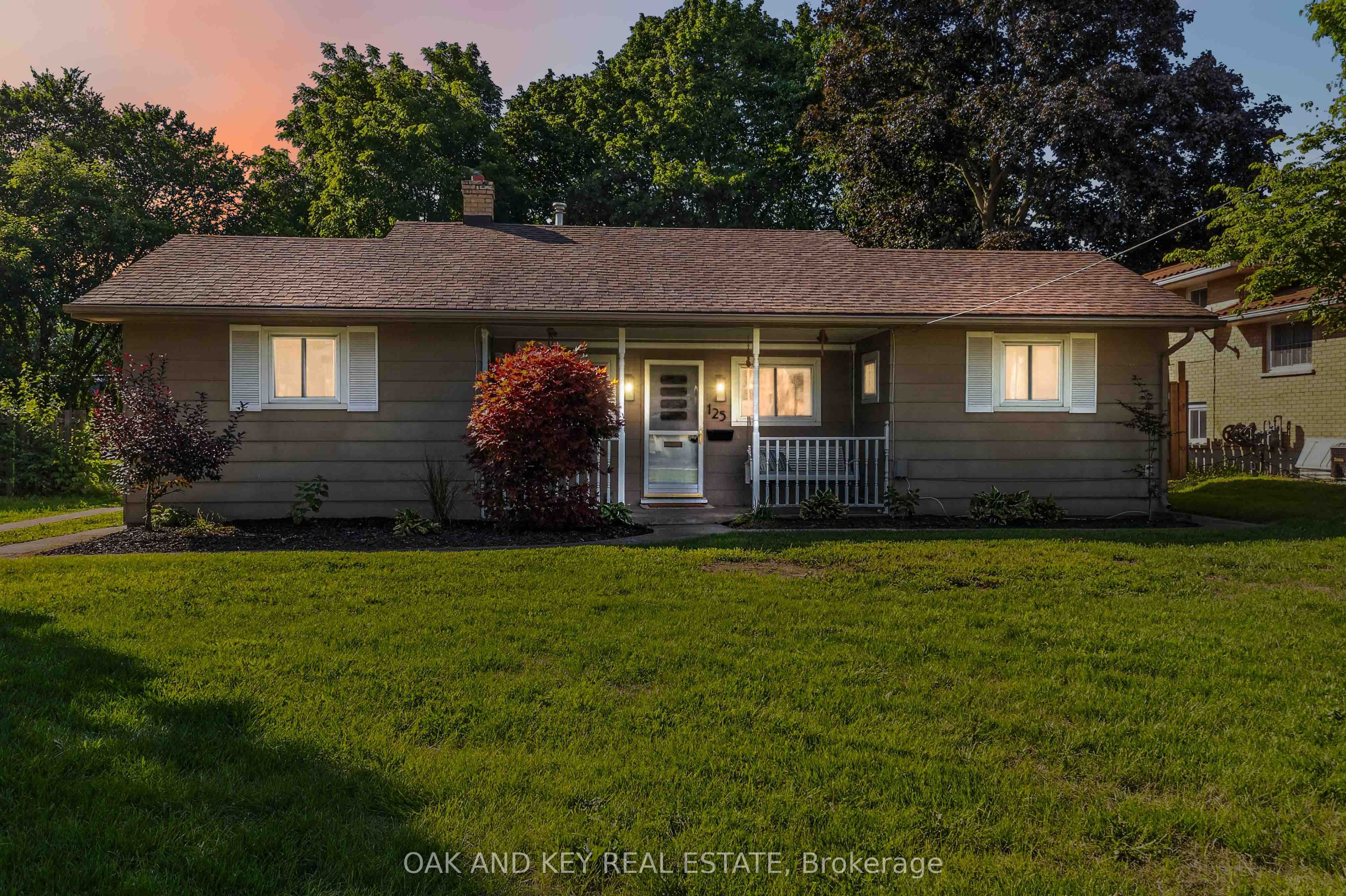 125 Keefer Street, Strathroy-Caradoc, ON N7G 1E1 photo 2