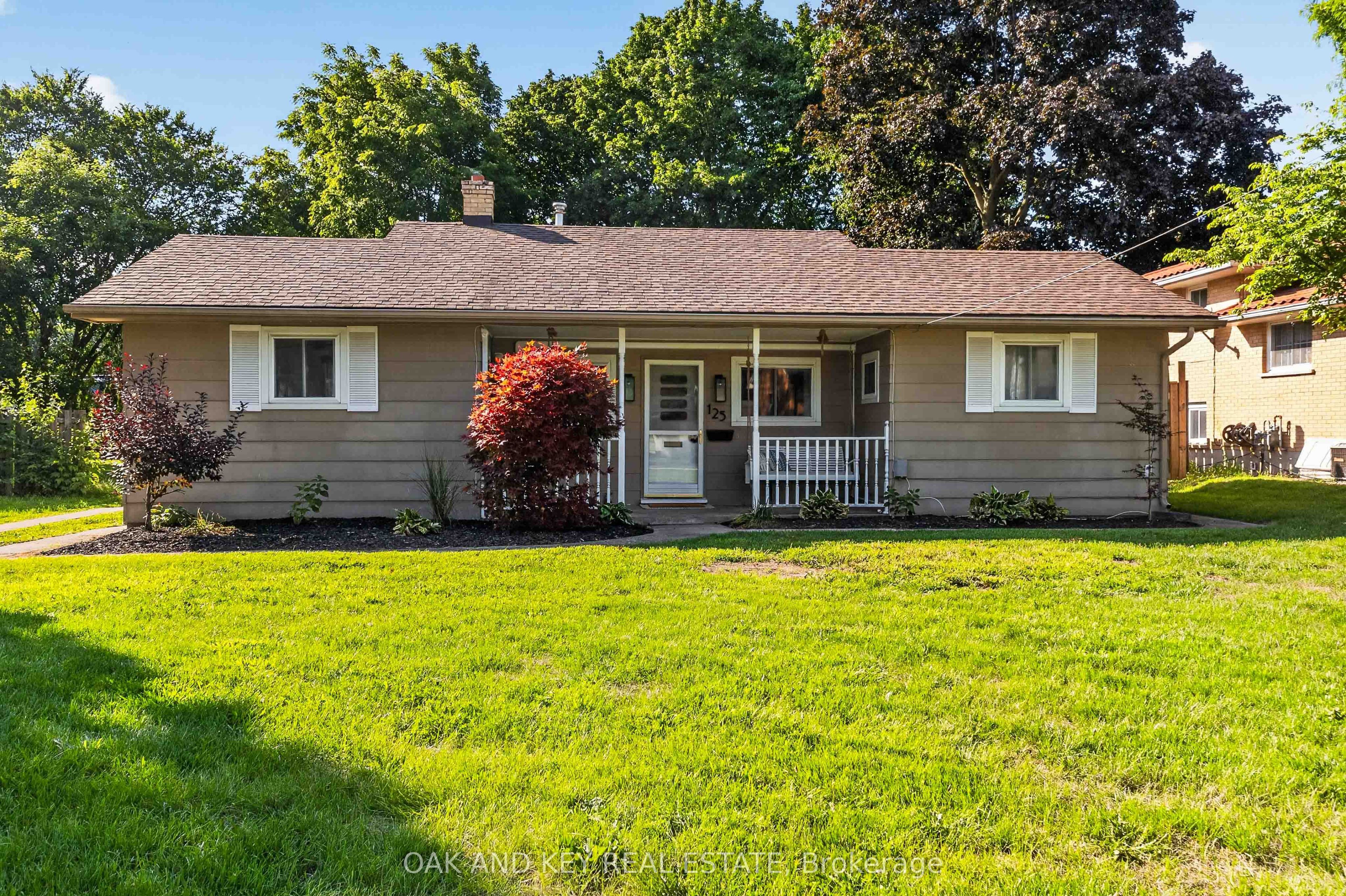 125 Keefer Street, Strathroy-Caradoc, ON N7G 1E1 photo 3