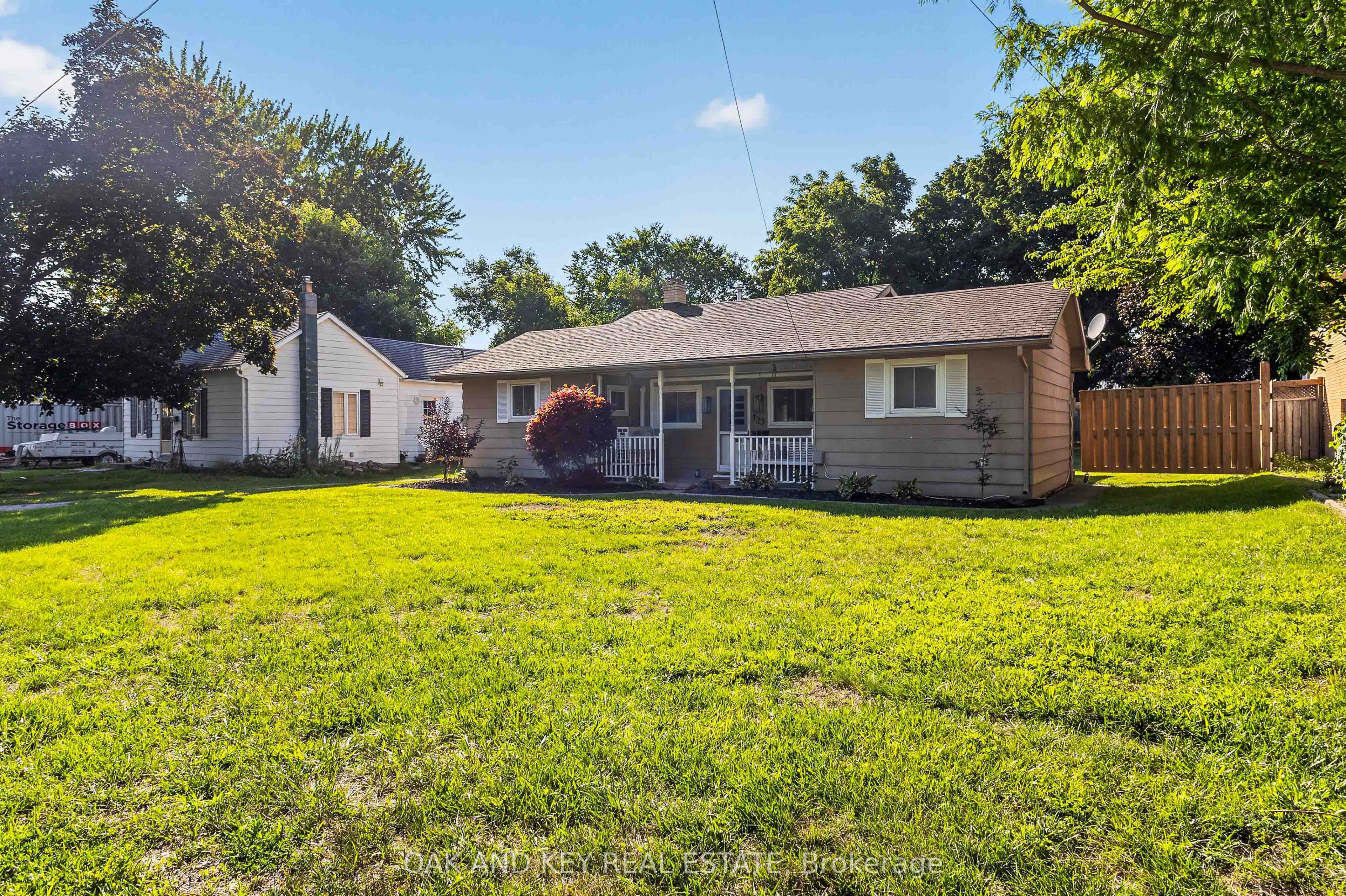125 Keefer Street, Strathroy-Caradoc, ON N7G 1E1 photo 4