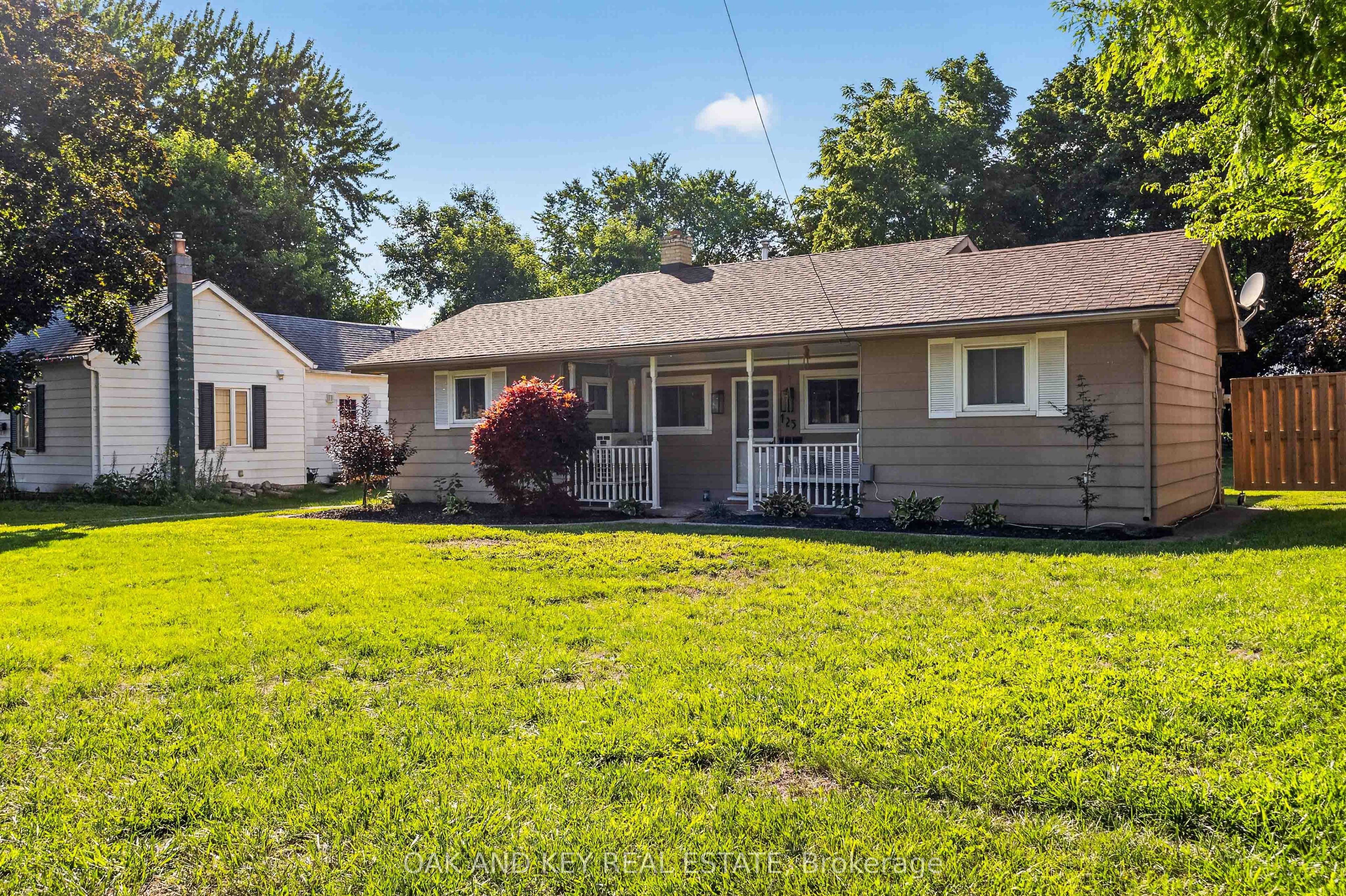 125 Keefer Street, Strathroy-Caradoc, ON N7G 1E1 photo 5