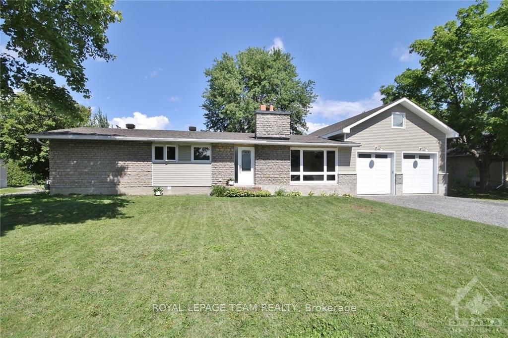 5 Lipstan Avenue N, Cityview - Parkwoods Hills - Rideau Shore, ON K2E 5Z2