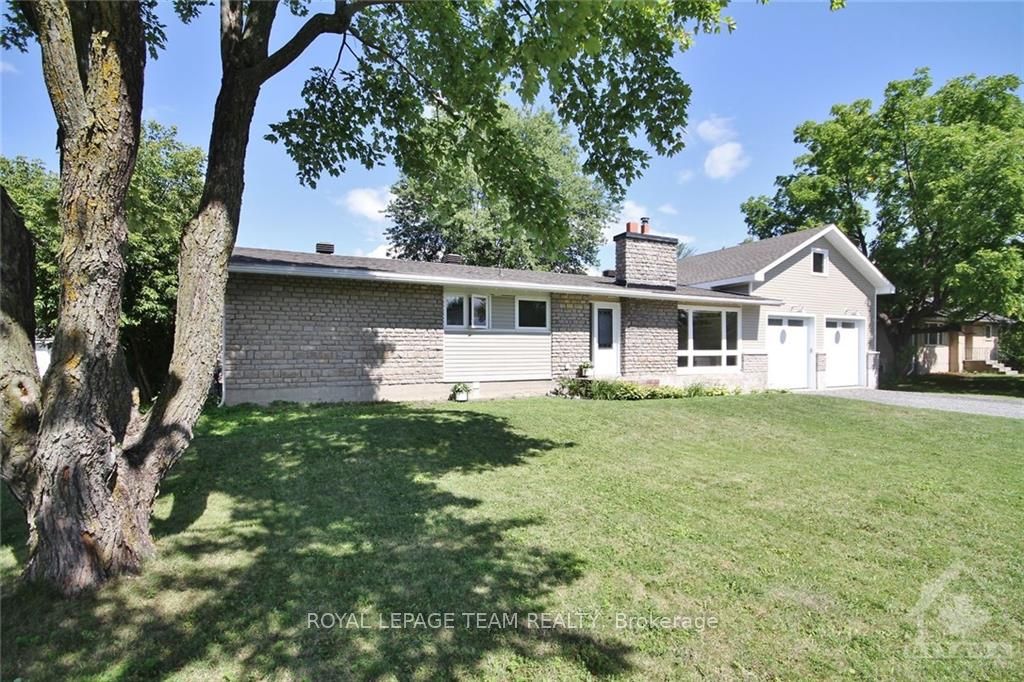 5 Lipstan Avenue N, Cityview - Parkwoods Hills - Rideau Shore, ON K2E 5Z2 photo 2