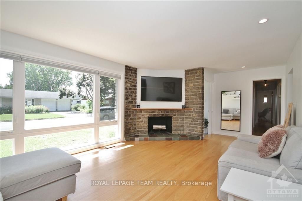 5 Lipstan Avenue N, Cityview - Parkwoods Hills - Rideau Shore, ON K2E 5Z2 photo 3