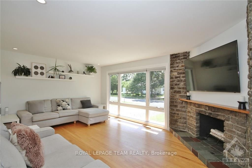 5 Lipstan Avenue N, Cityview - Parkwoods Hills - Rideau Shore, ON K2E 5Z2 photo 4
