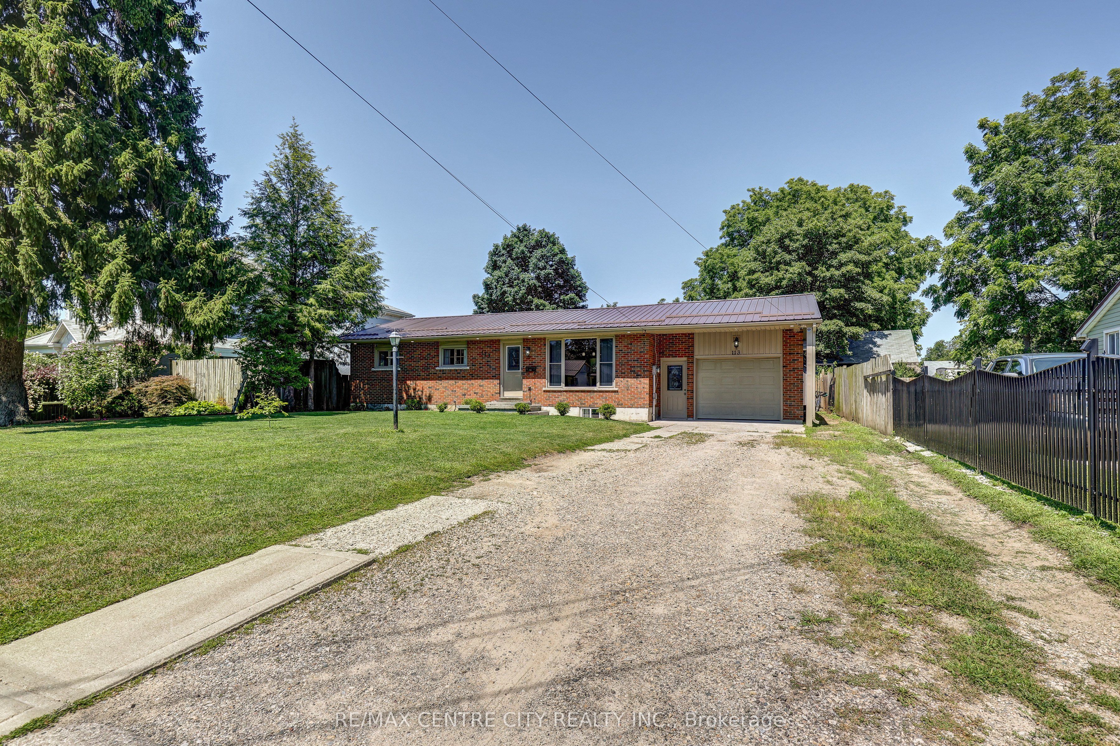 113 South Street W, Aylmer, ON N5H 1R7 photo 2