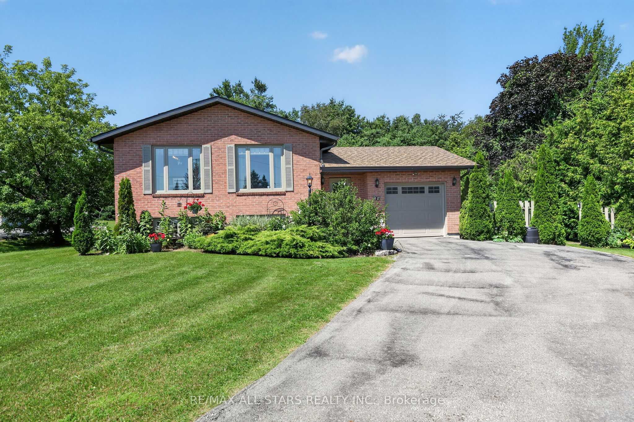 6 Golf Court, Kawartha Lakes, ON K0M 2T0